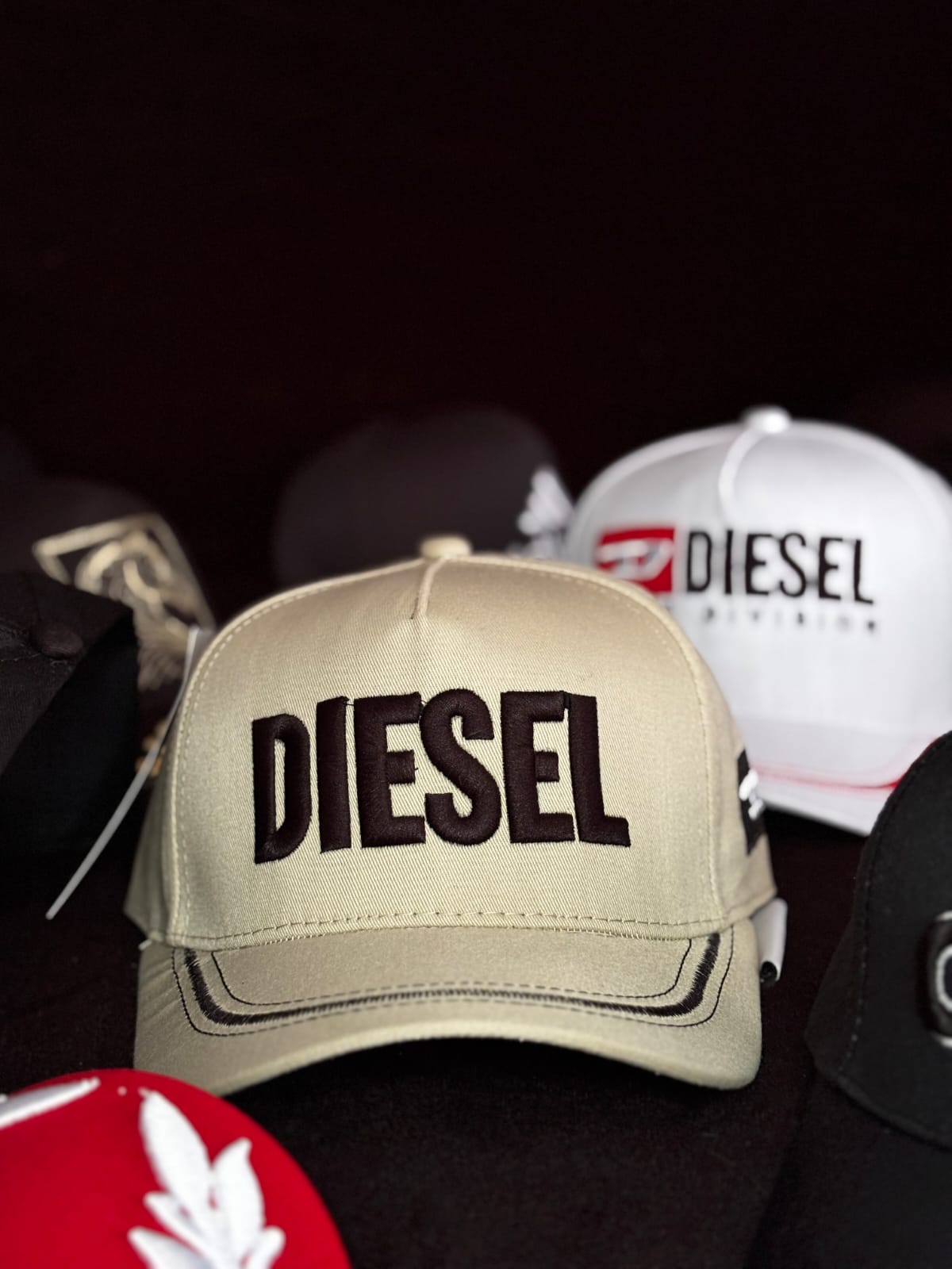 Gorras de marca variadas