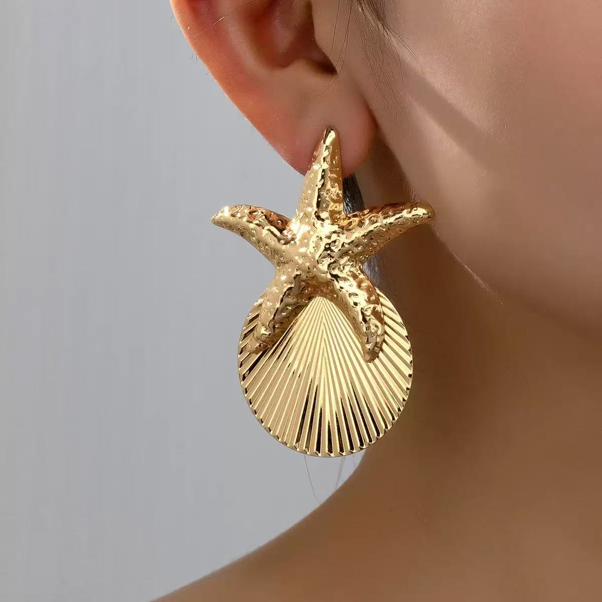 Gold Starfish and Shell Earring