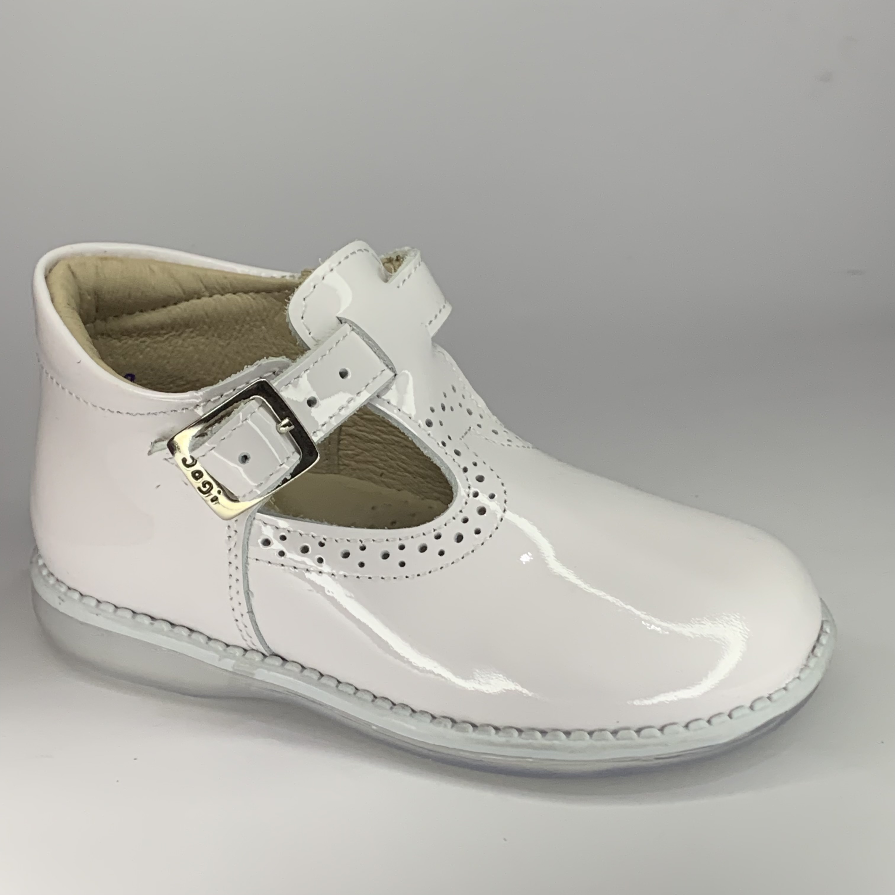 Zapatos escolares blancos para niña