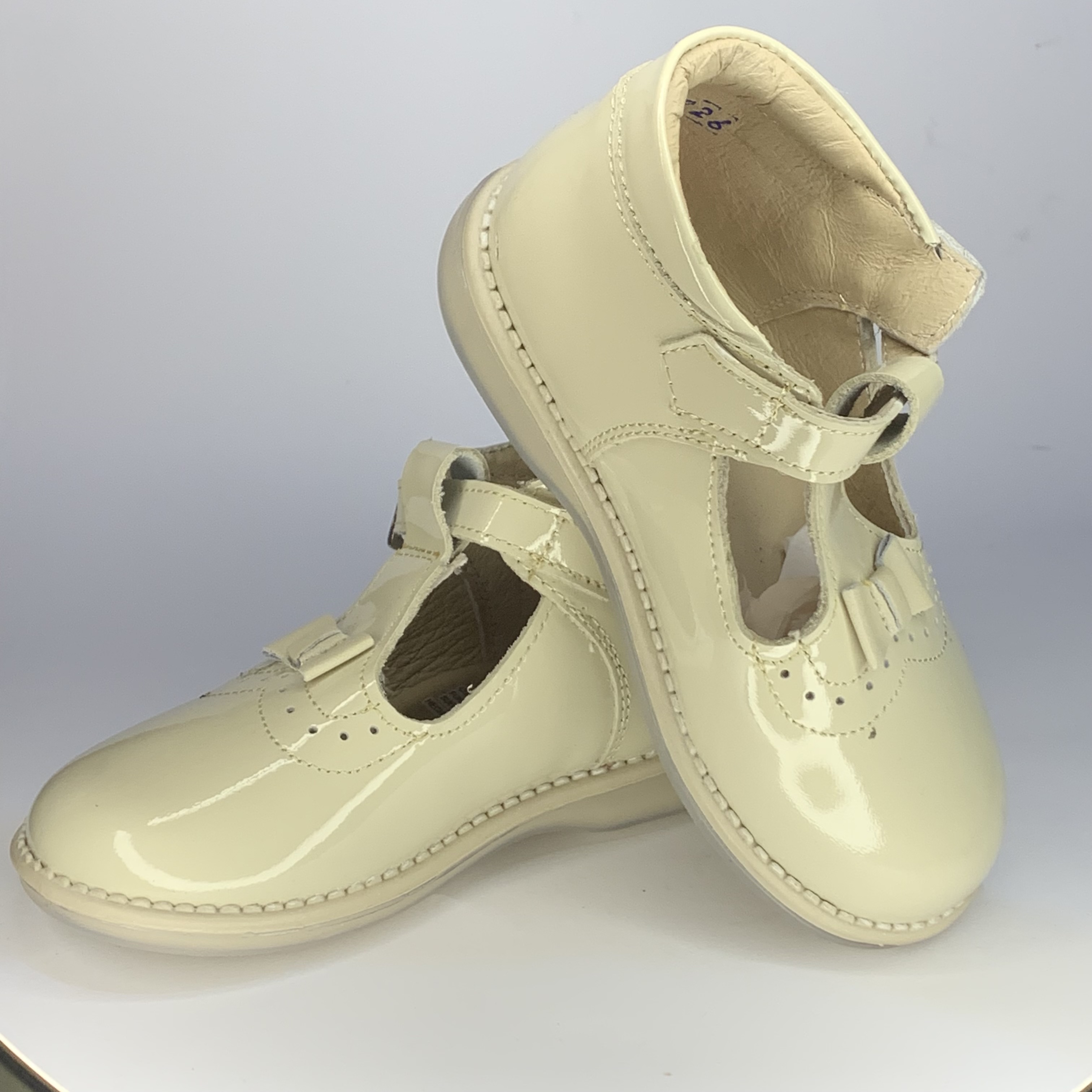 Zapatos de charol para niña