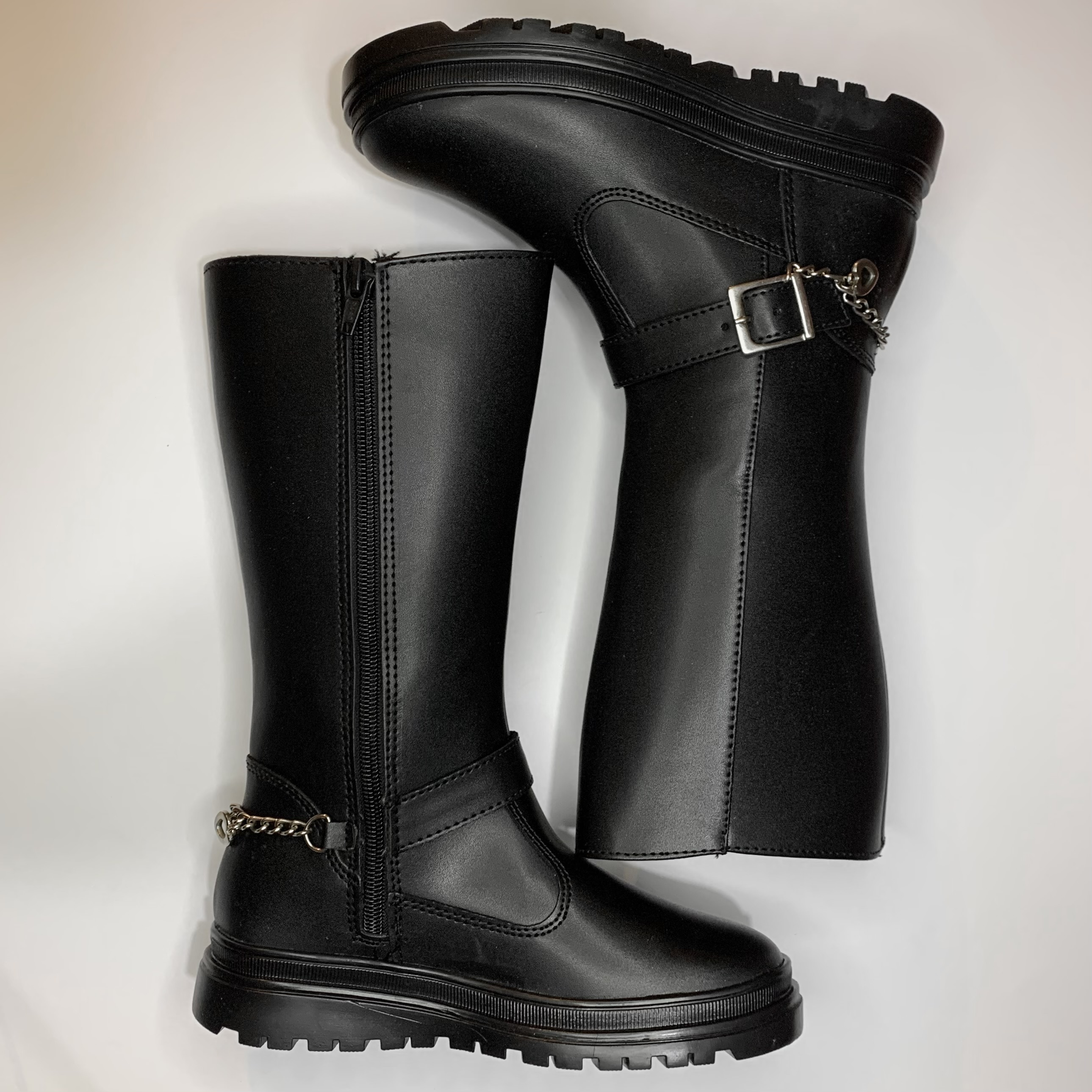 Botas negras con cadena COQUETA
