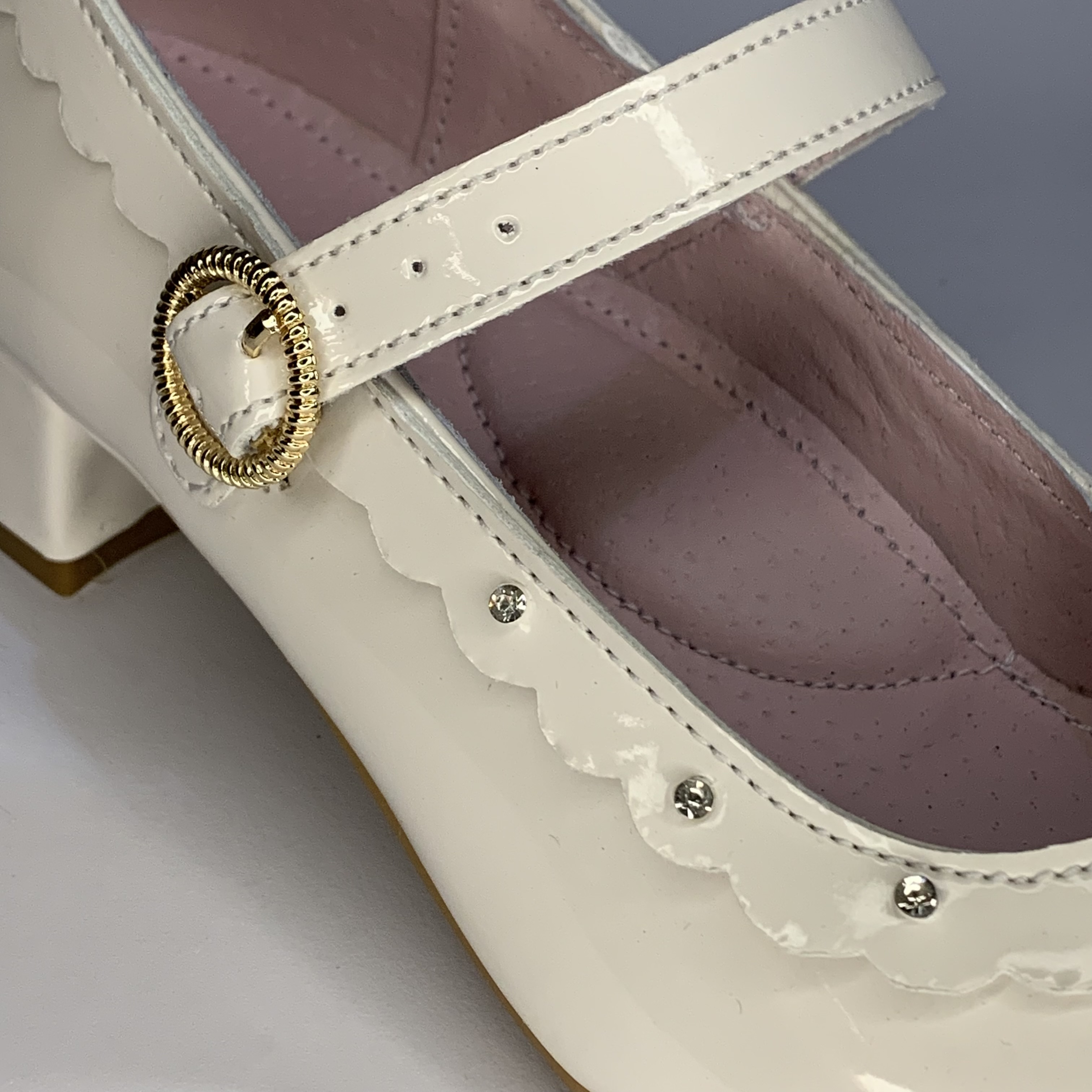 Zapatilla de charol KARSTEN