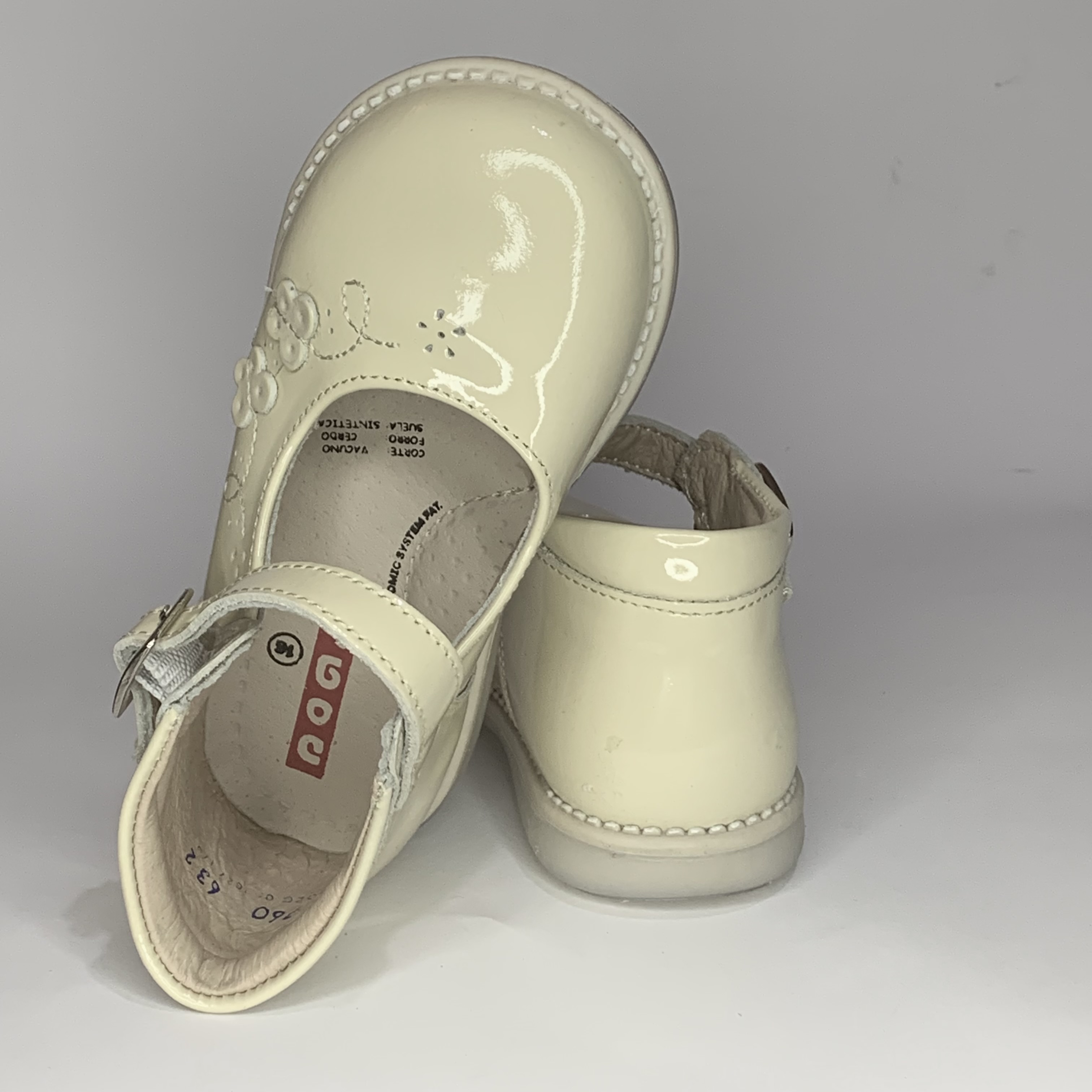 Zapato charol beige DOGI