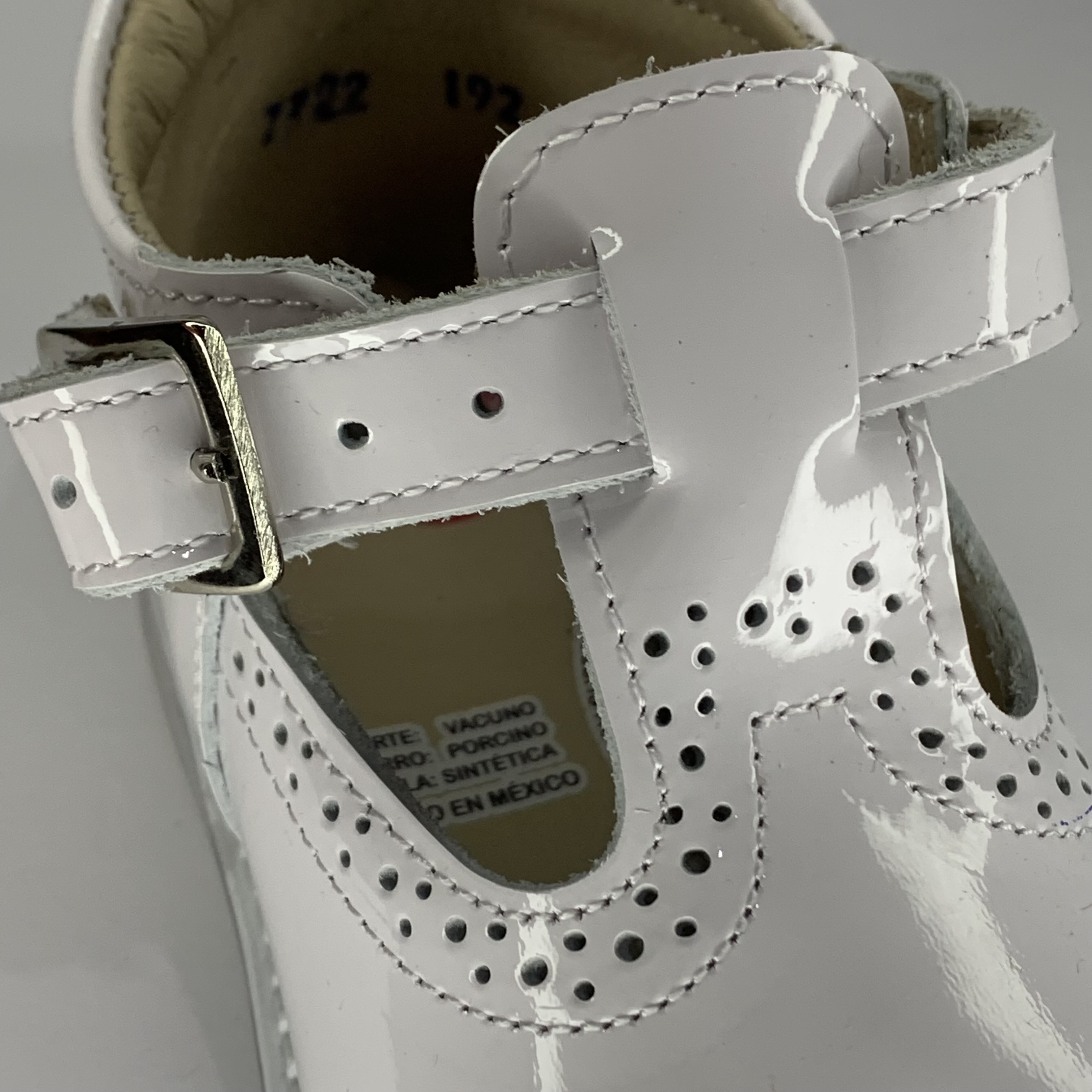 Zapatos escolares blancos para niña