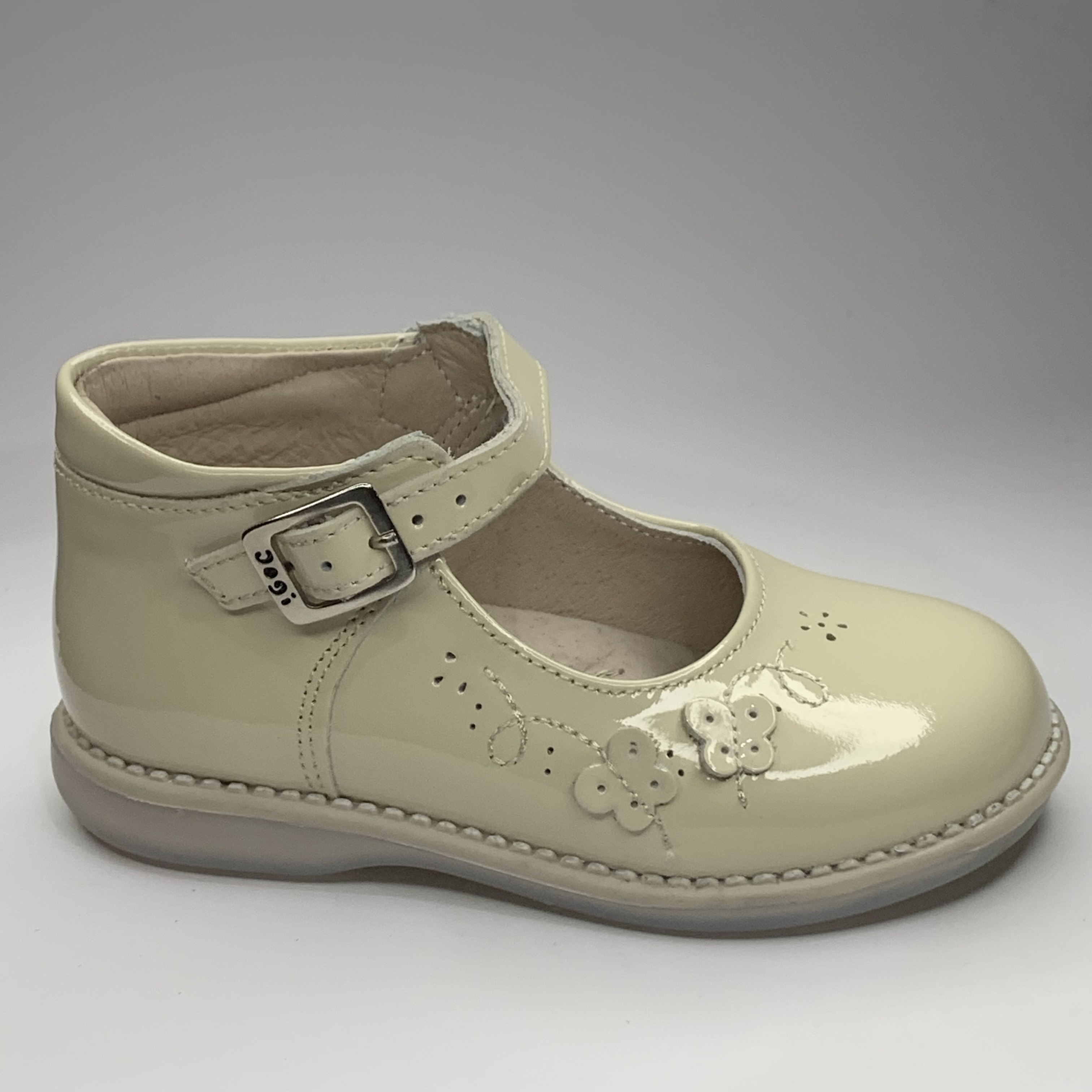 Zapato charol beige DOGI