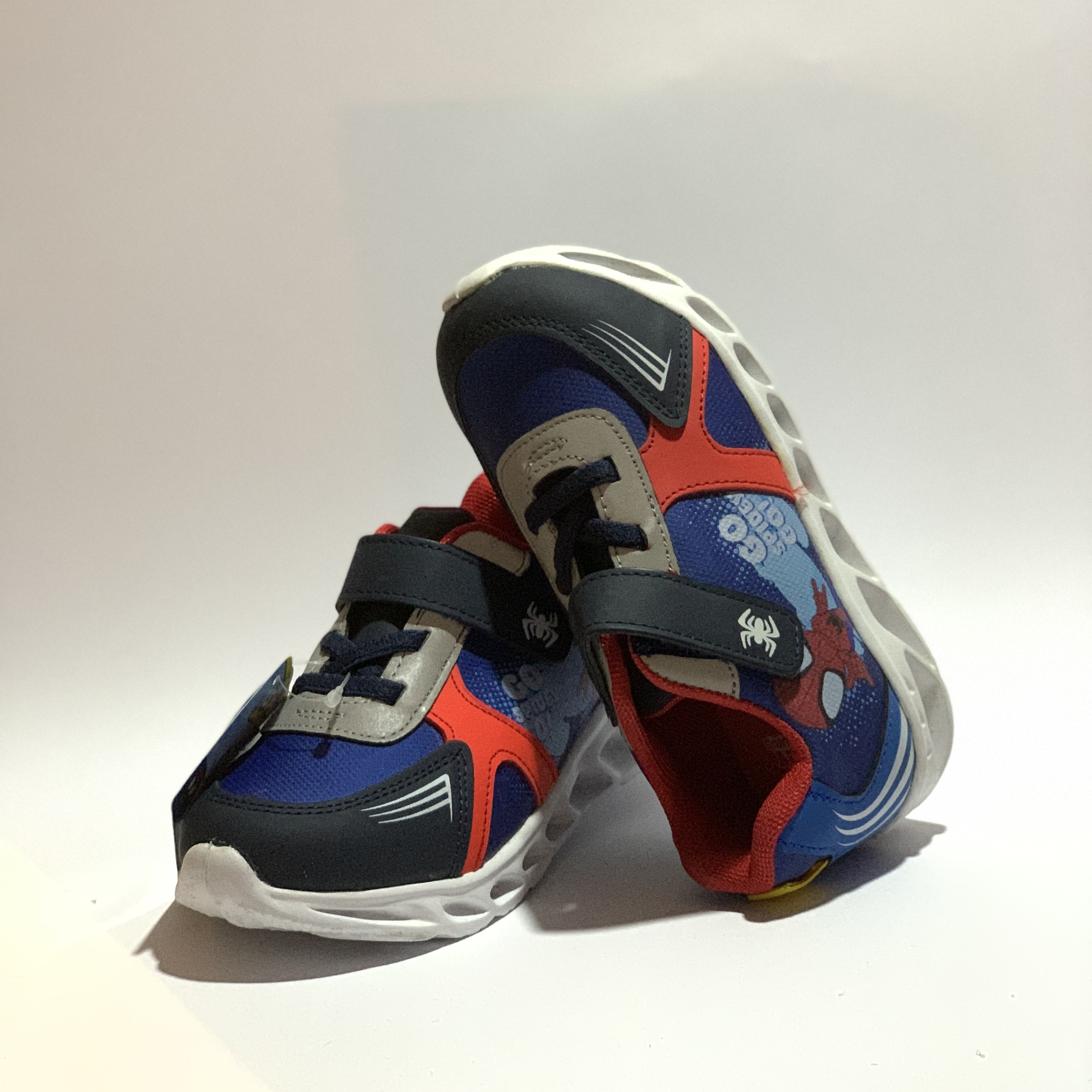 Tenis luces originales MARVEL