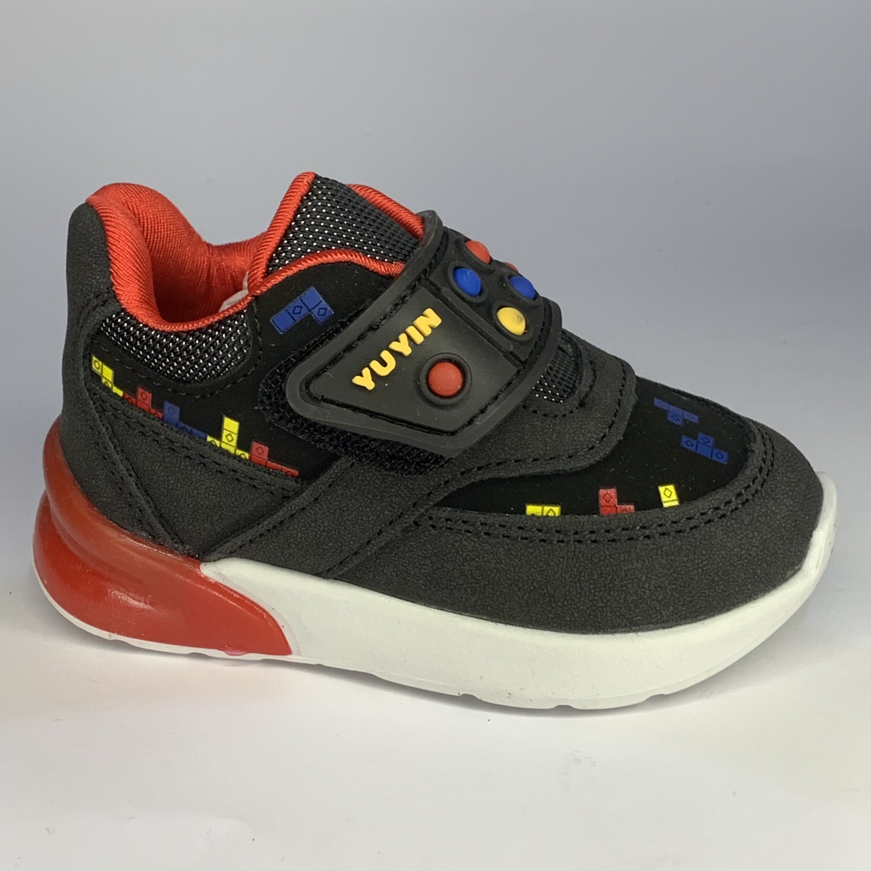 Tenis infantiles con diseño de bloques YUYIN