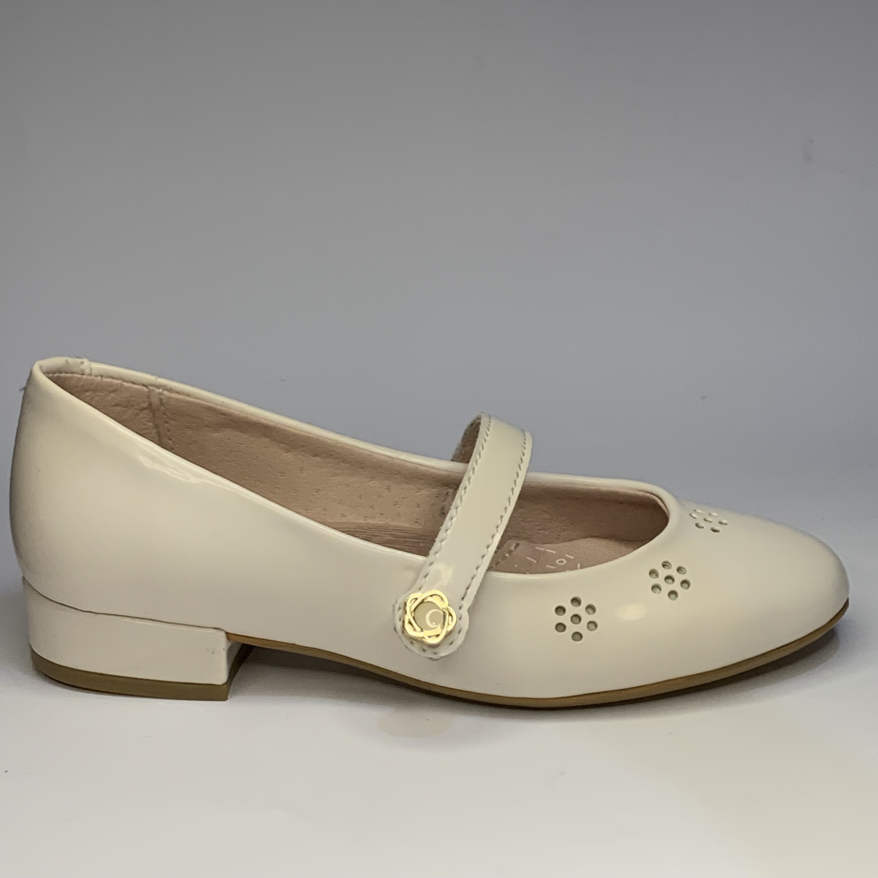 Zapatilla de charol hueso KARSTEN