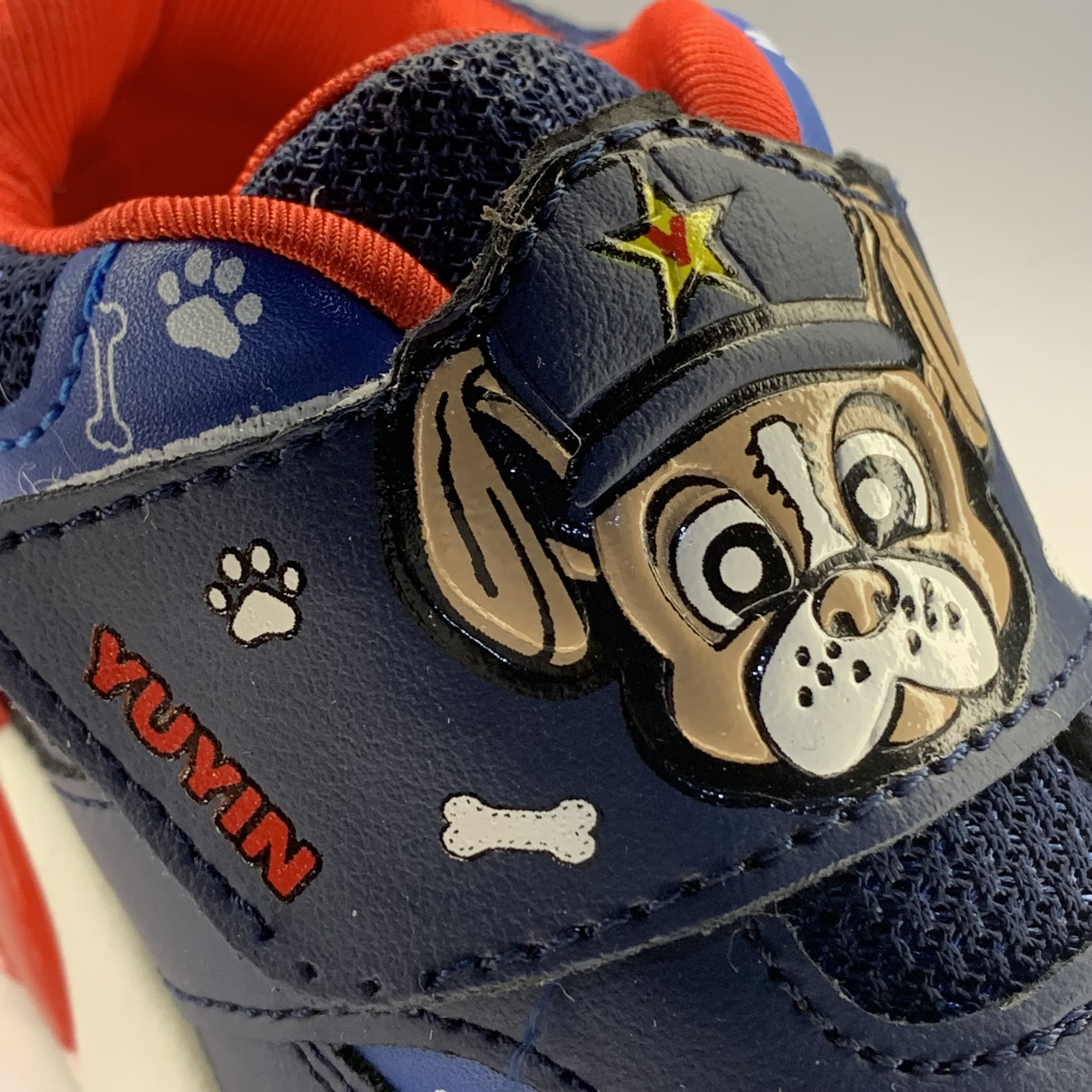 Tenis infantiles azul y rojo YUYIN
