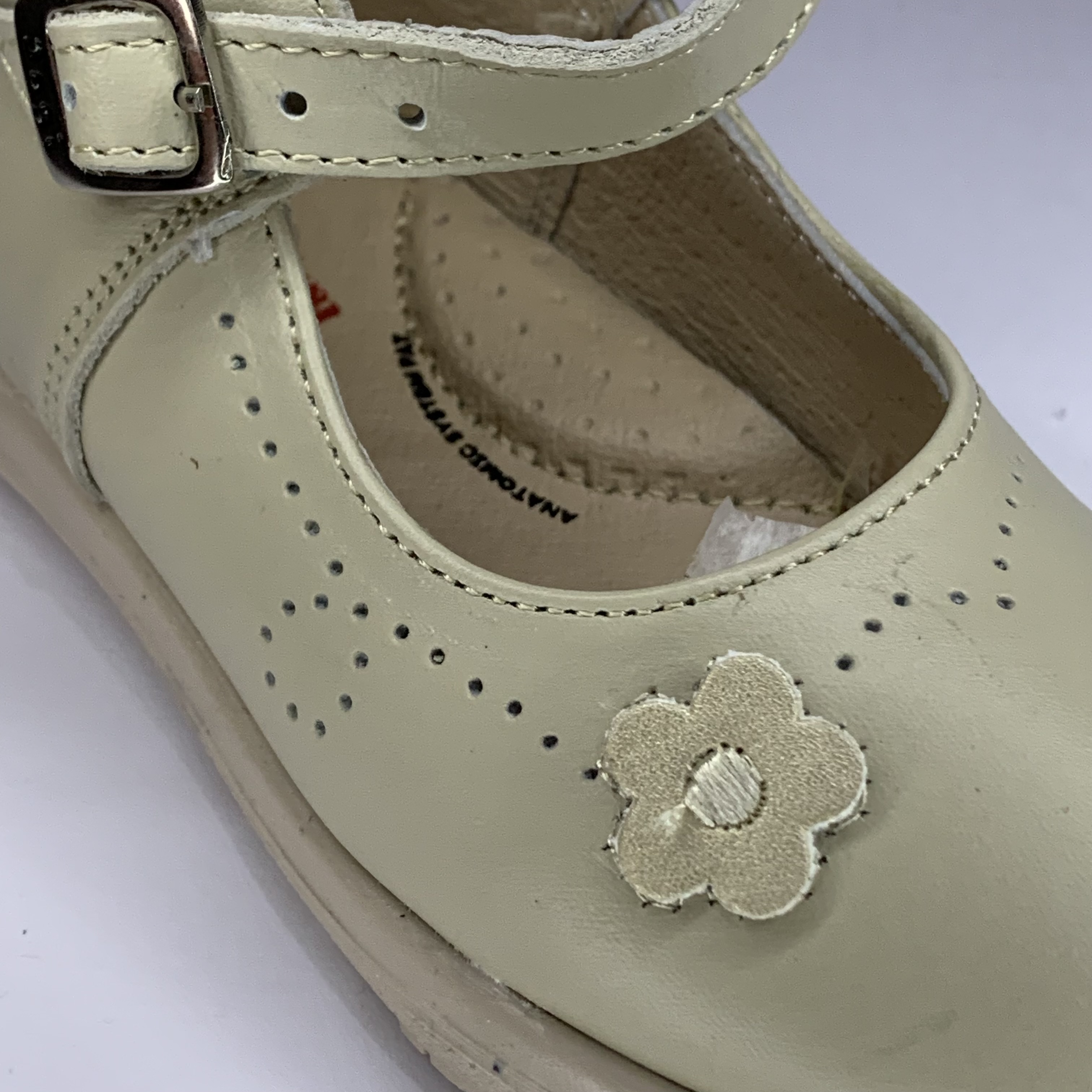 Zapatos escolares infantiles