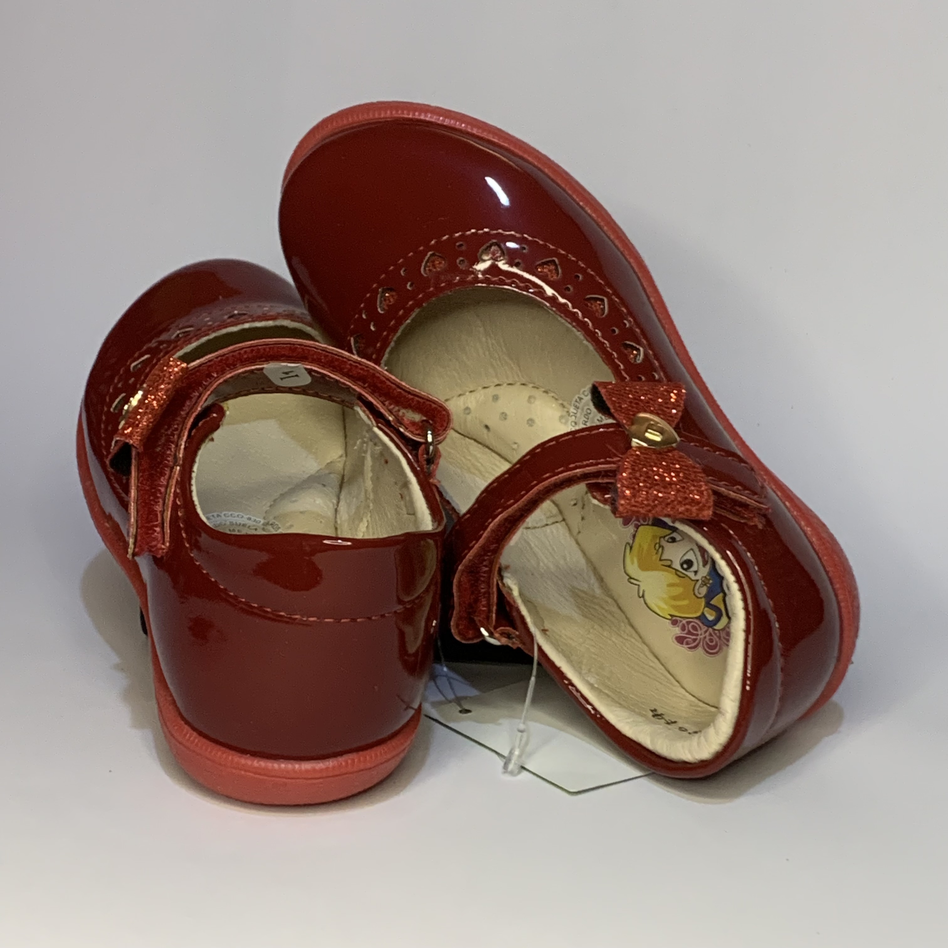 Zapatos de niña color rojo charol COQUETA