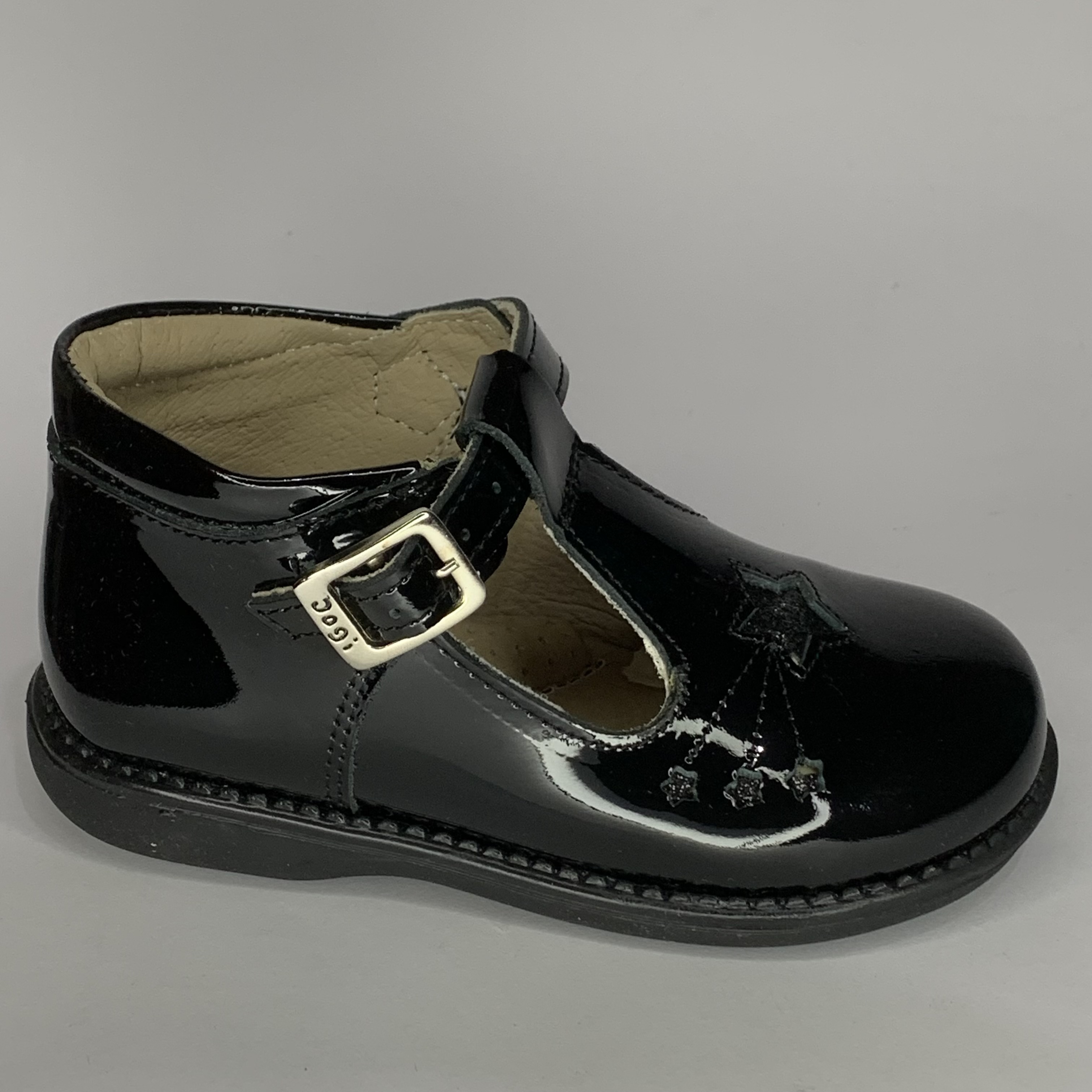 Zapatos charol negro DOGI