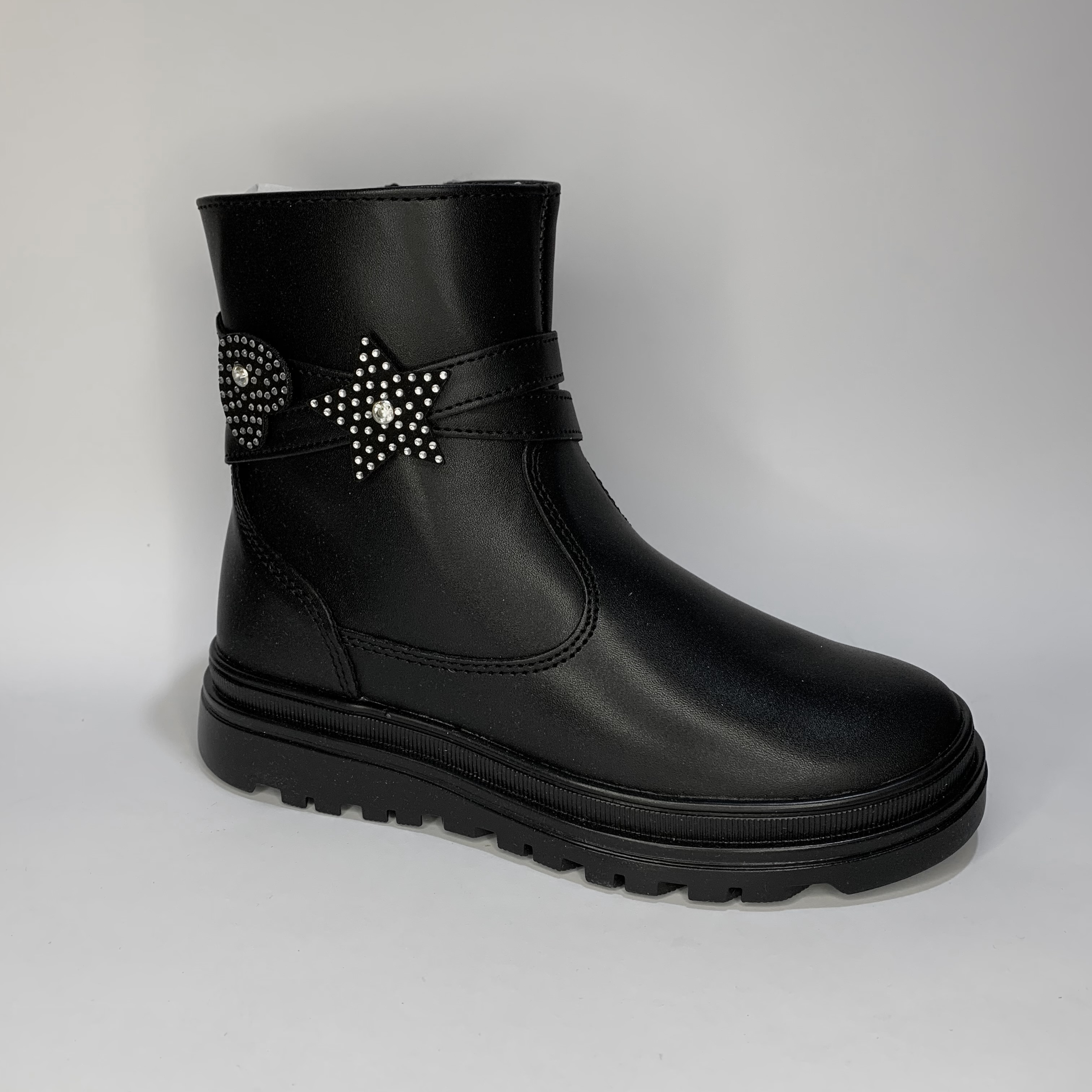Bota negra de niña con estrellas Marca YUYIN