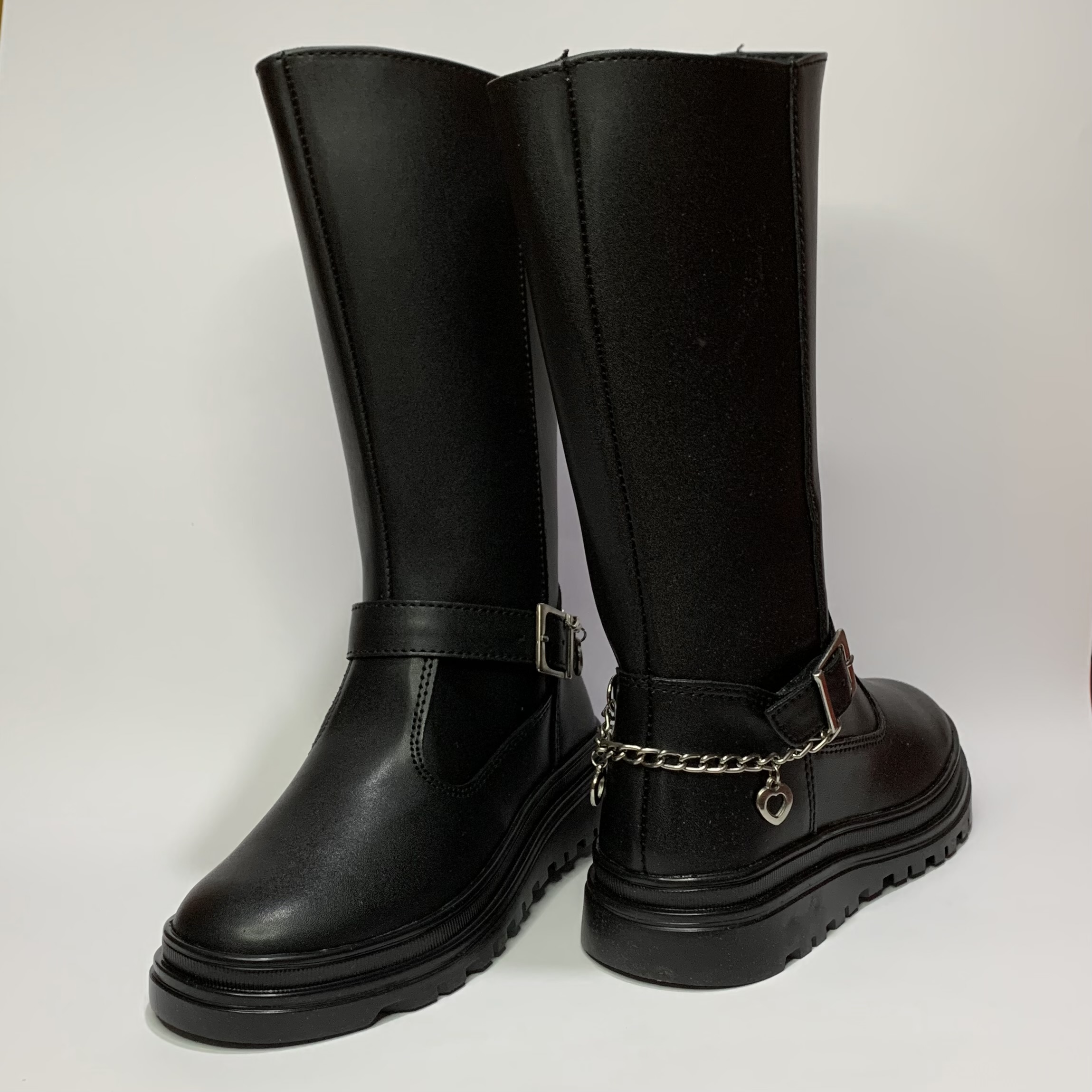 Botas negras con cadena COQUETA