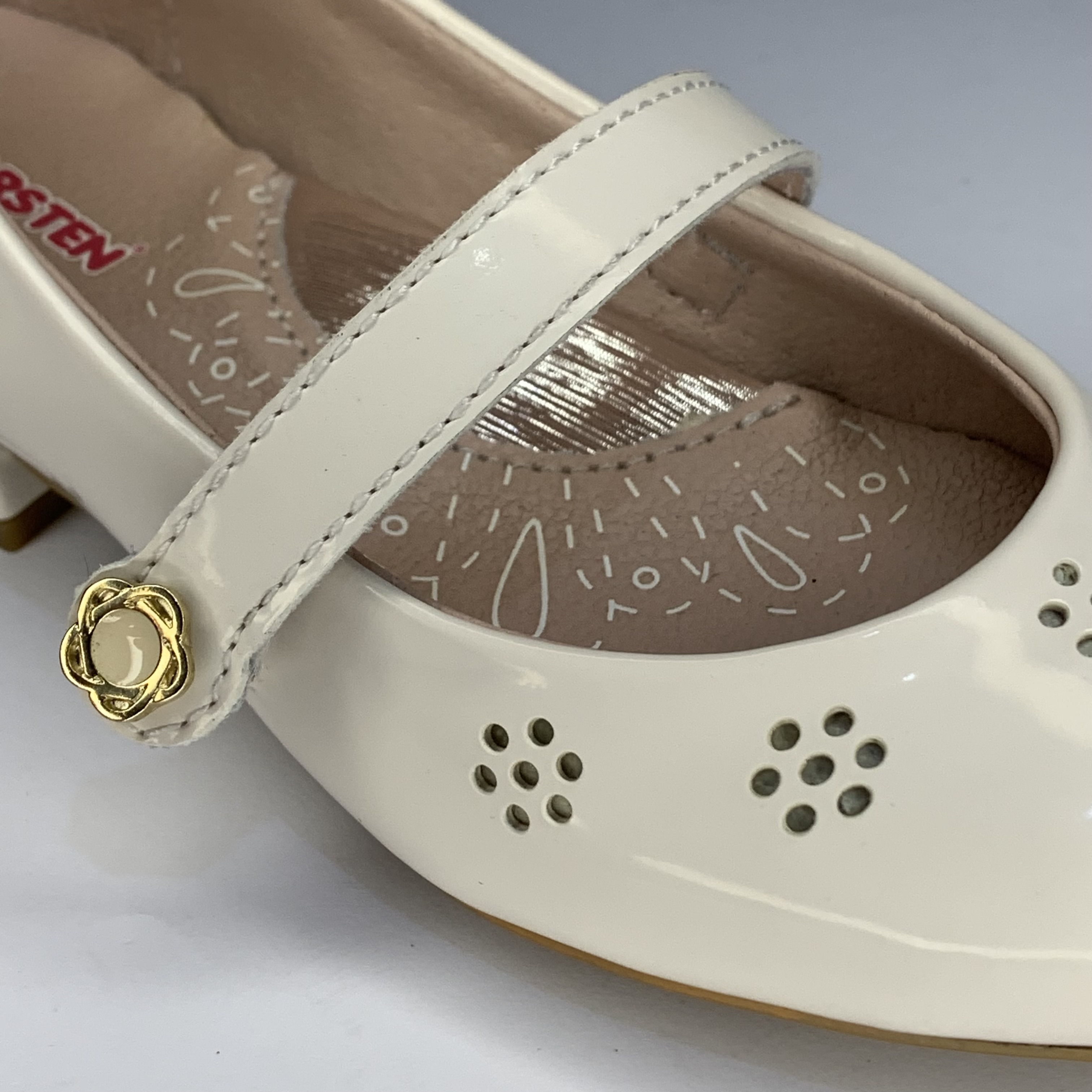 Zapatilla de charol hueso KARSTEN