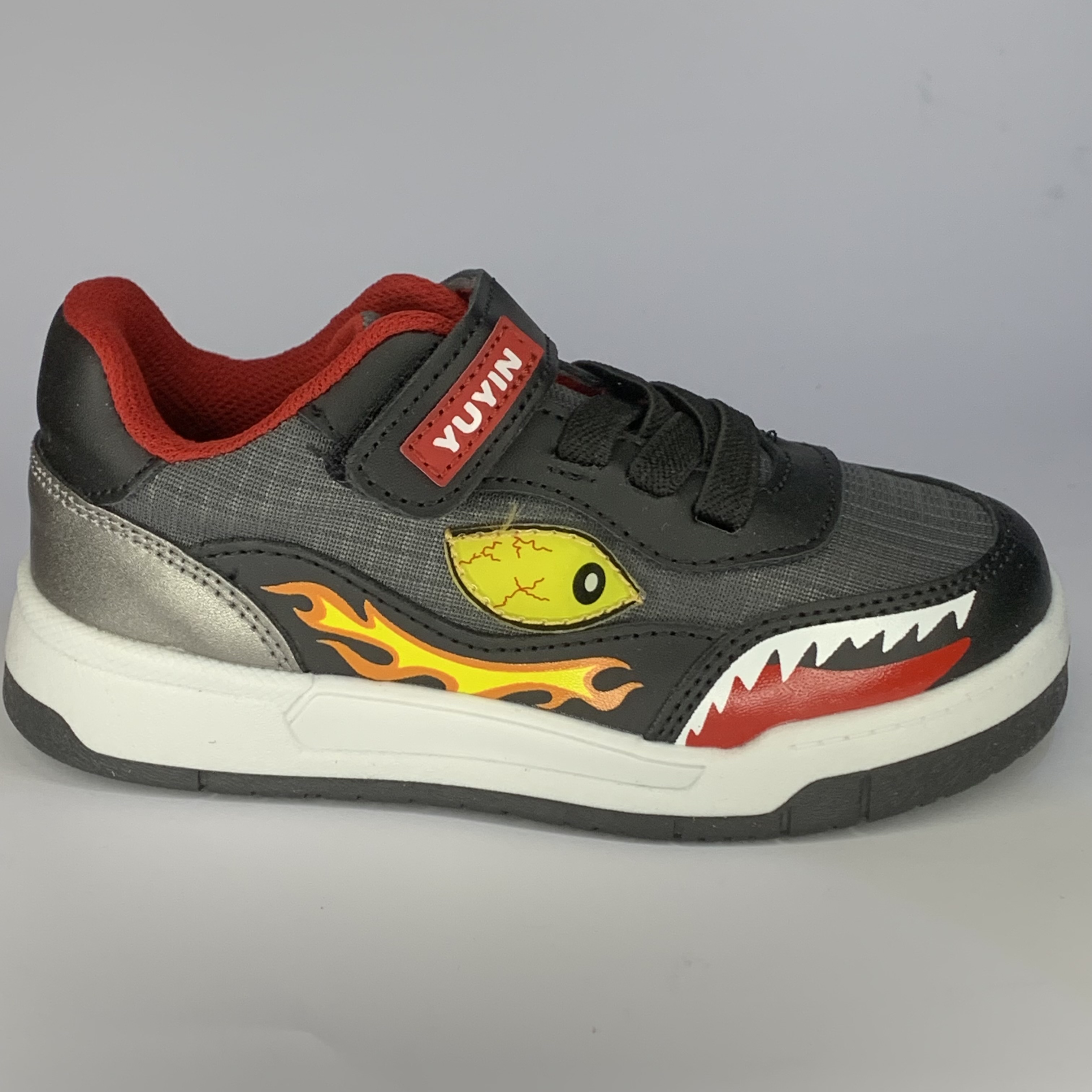 Tenis infantiles con diseño de tiburón YUYIN