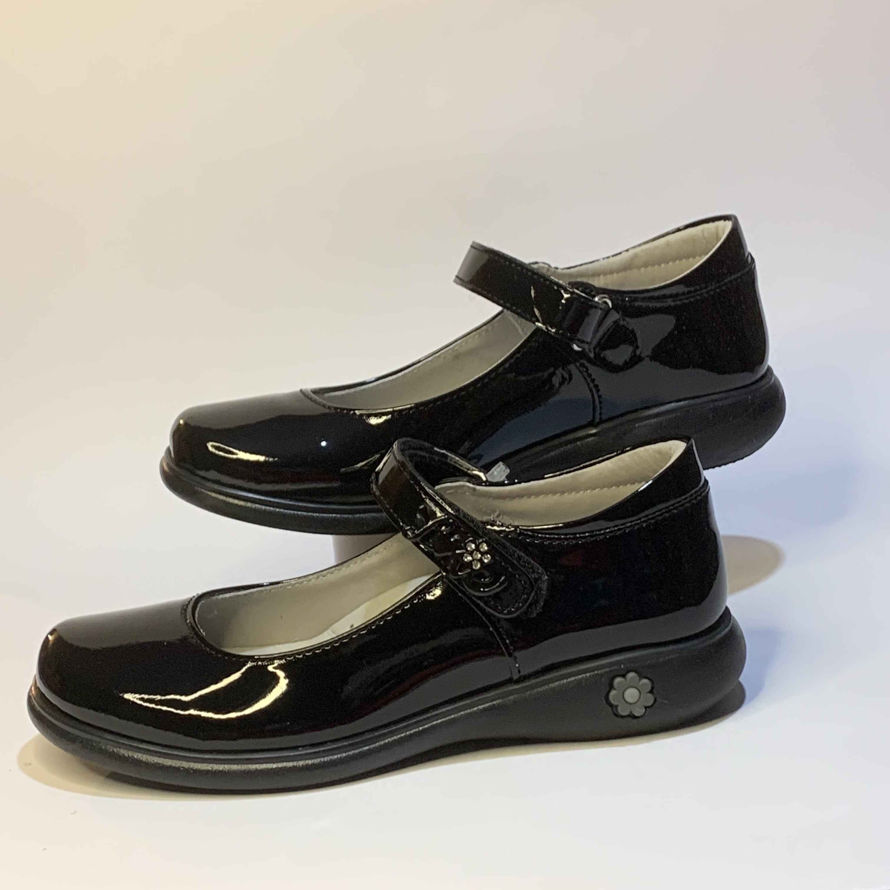 Zapato escolar charol negro