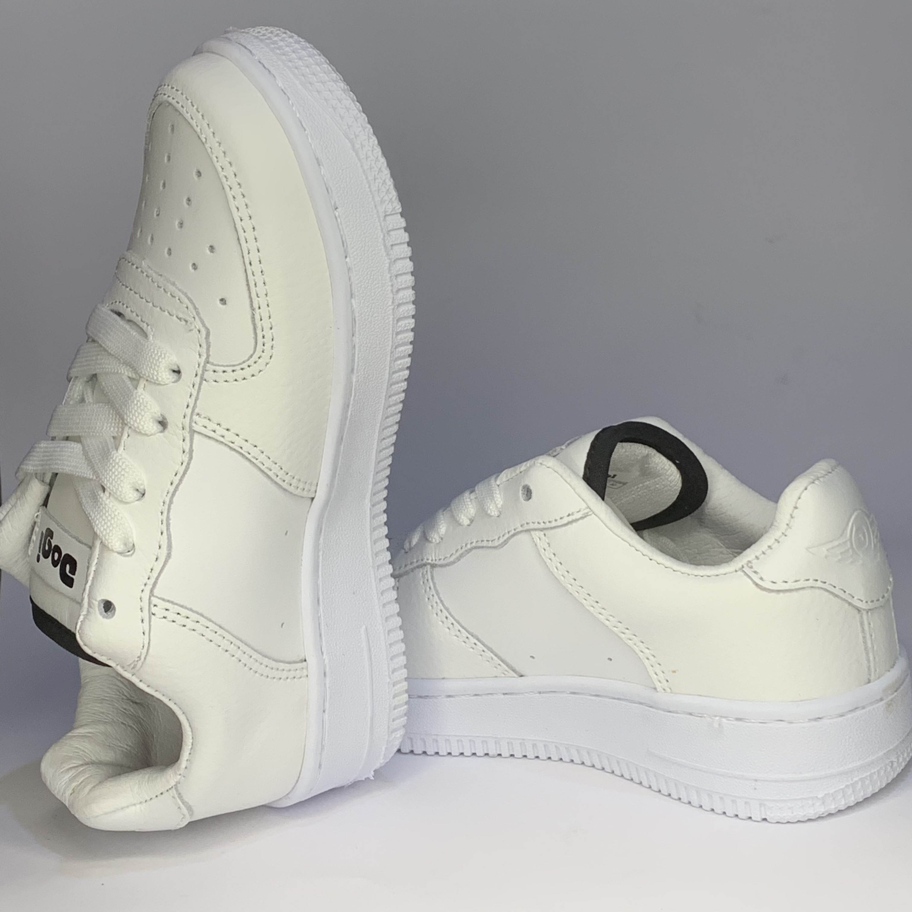 Tenis blancos DOGI