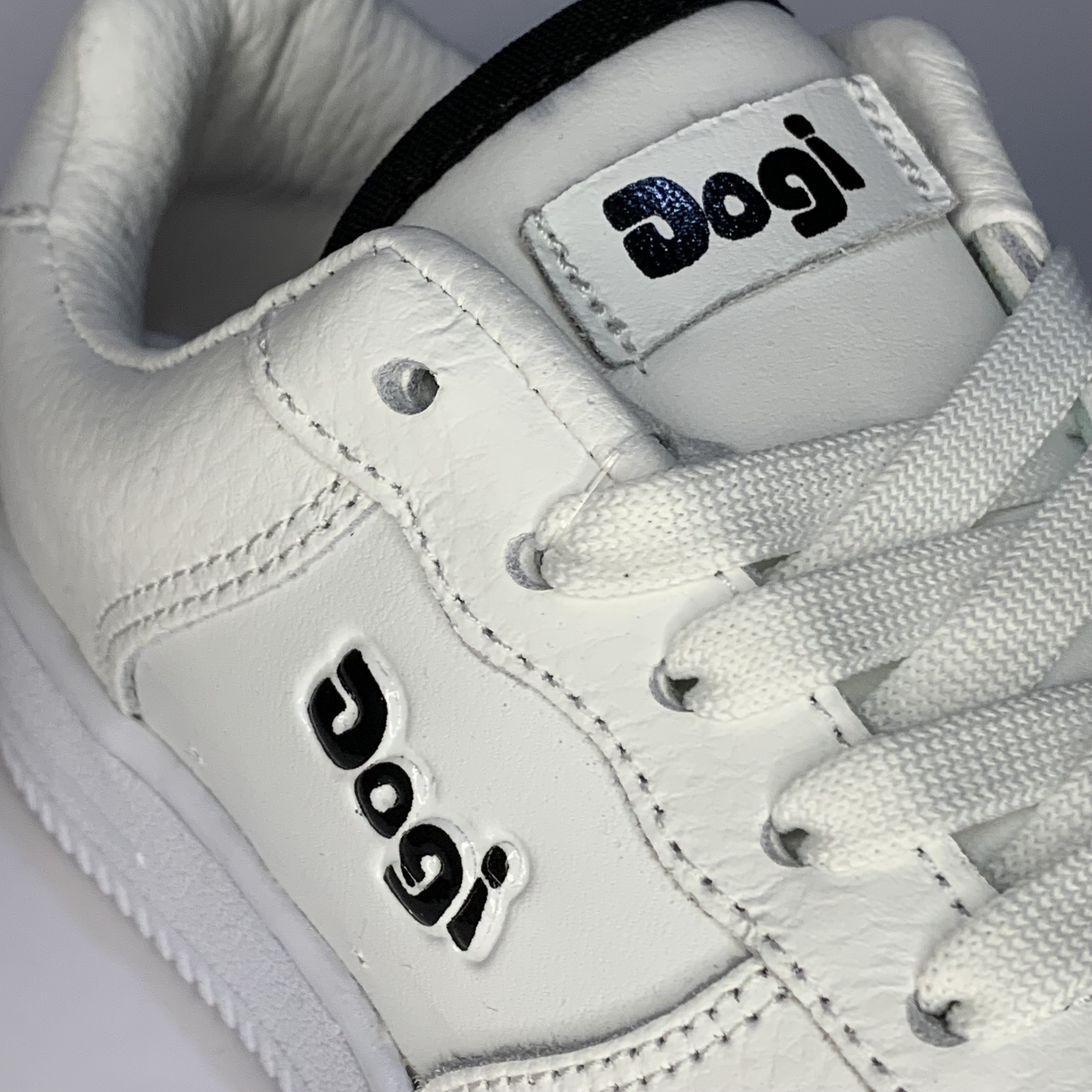 Tenis blancos DOGI