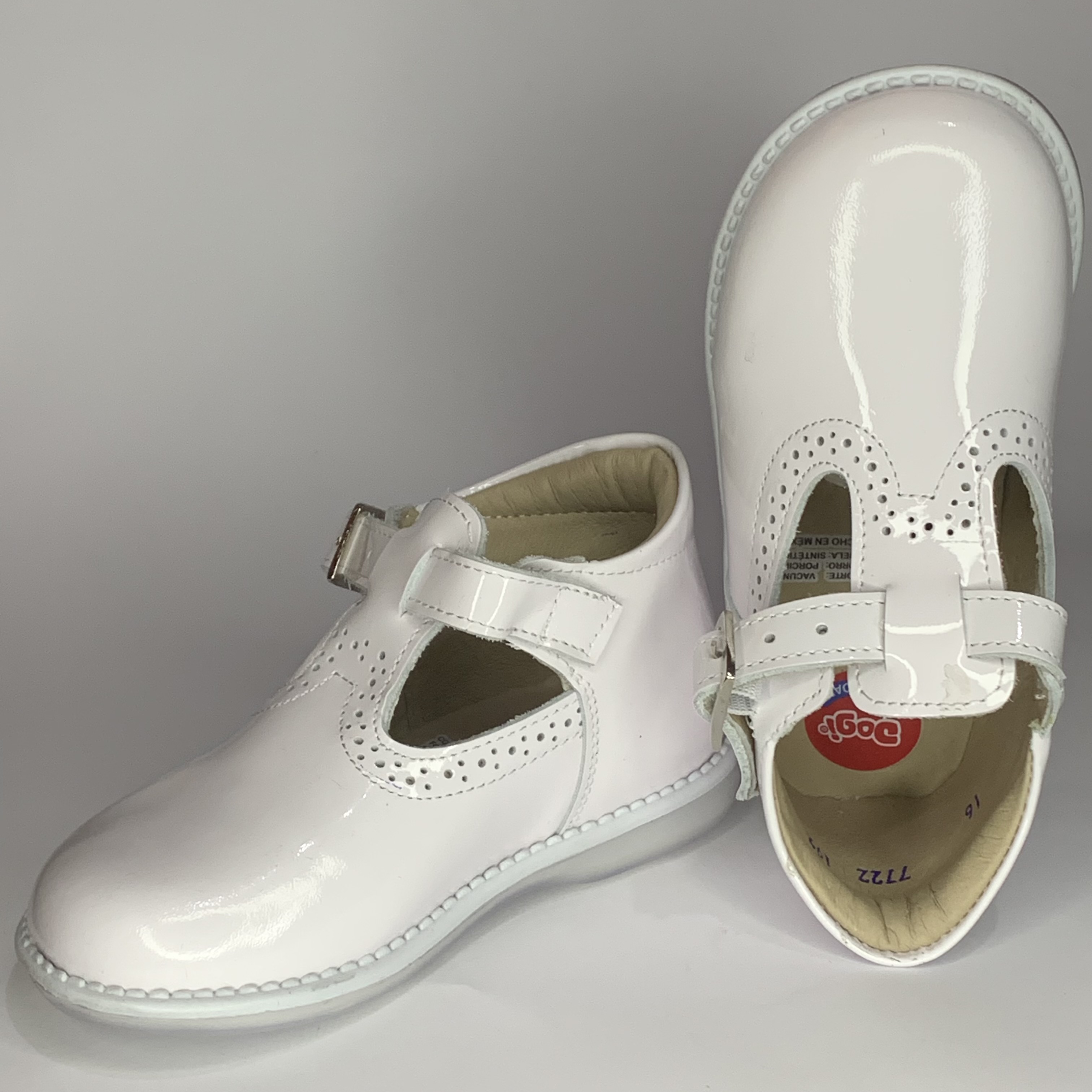 Zapatos escolares blancos para niña
