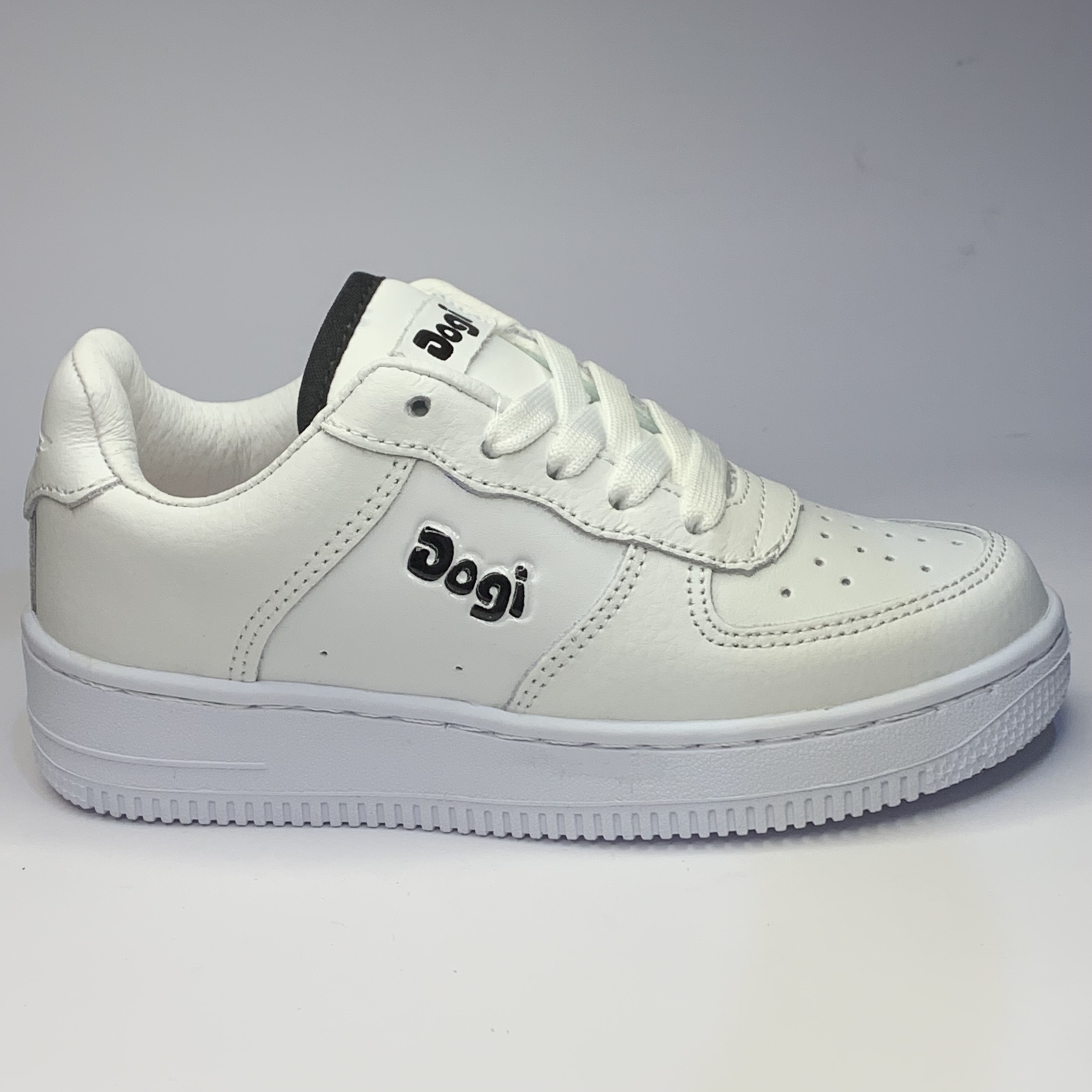 Tenis blancos DOGI