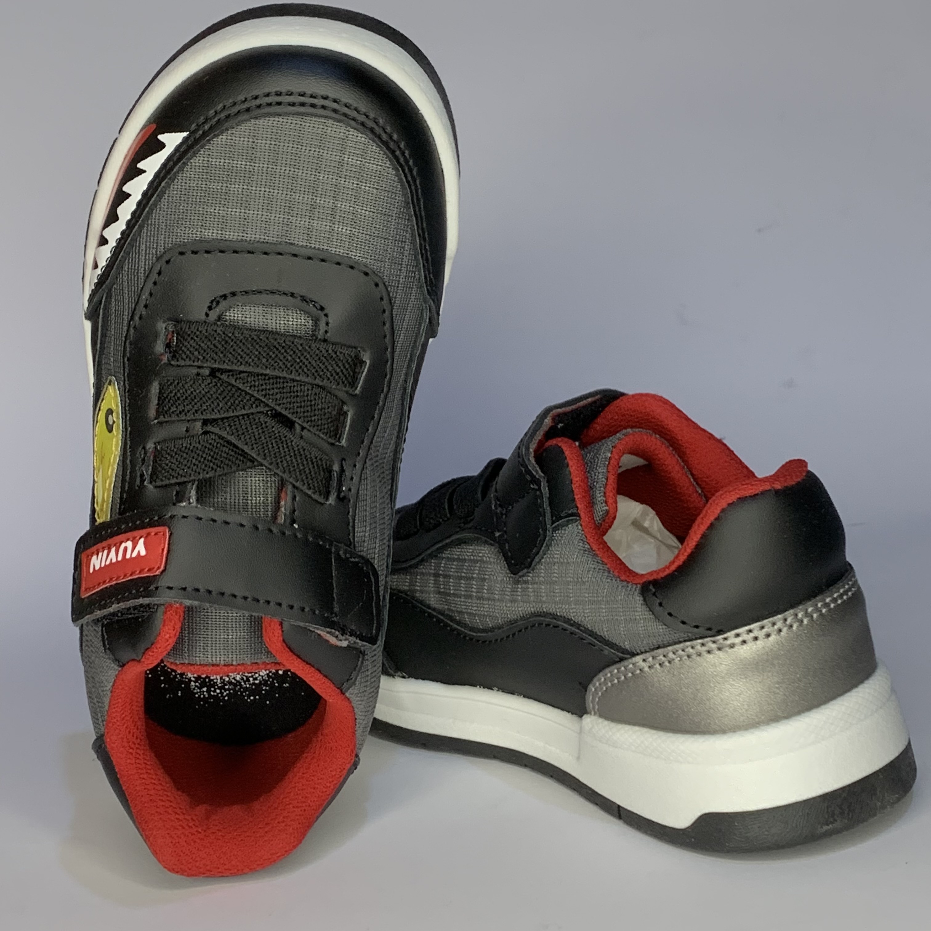 Tenis infantiles con diseño de tiburón YUYIN