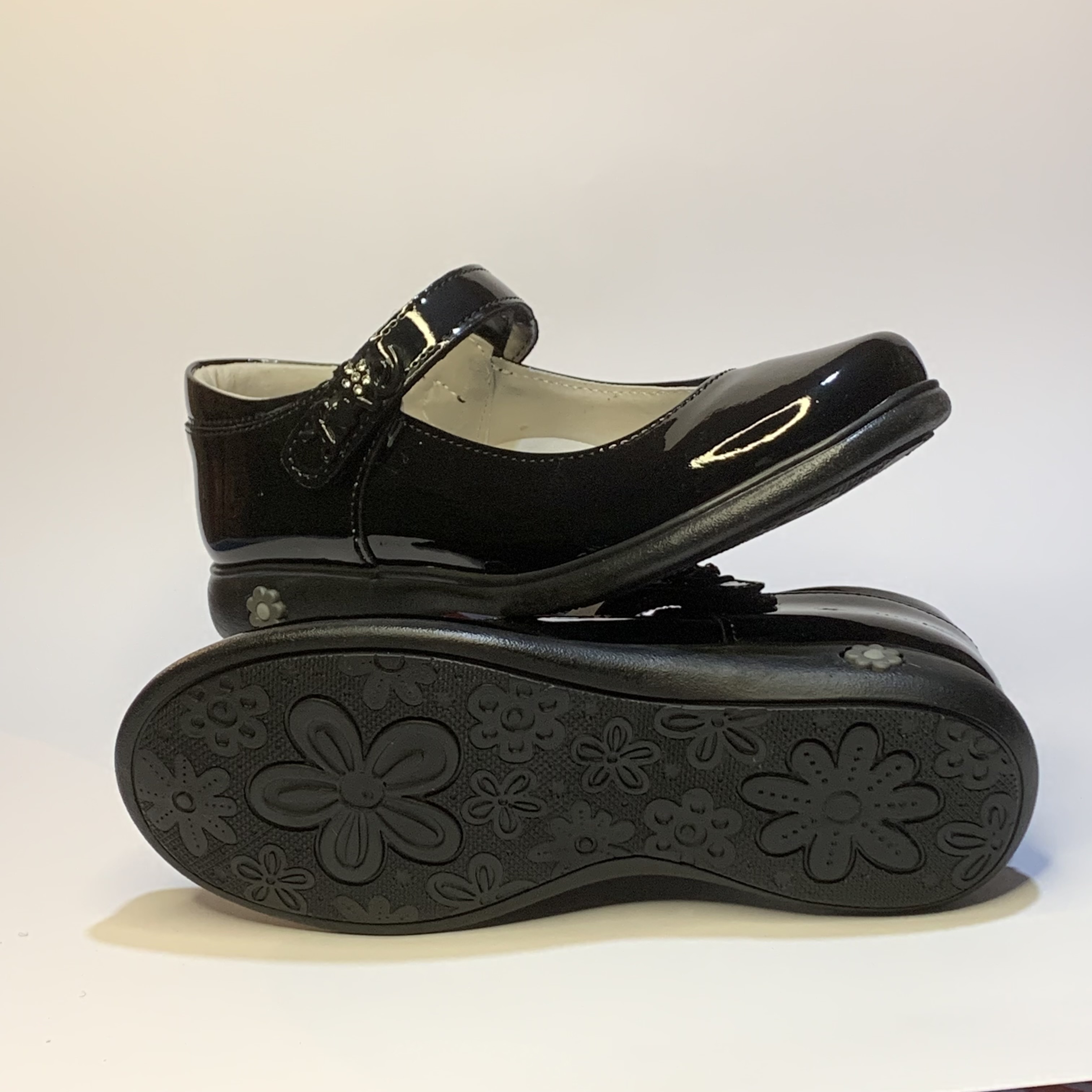 Zapato escolar charol negro