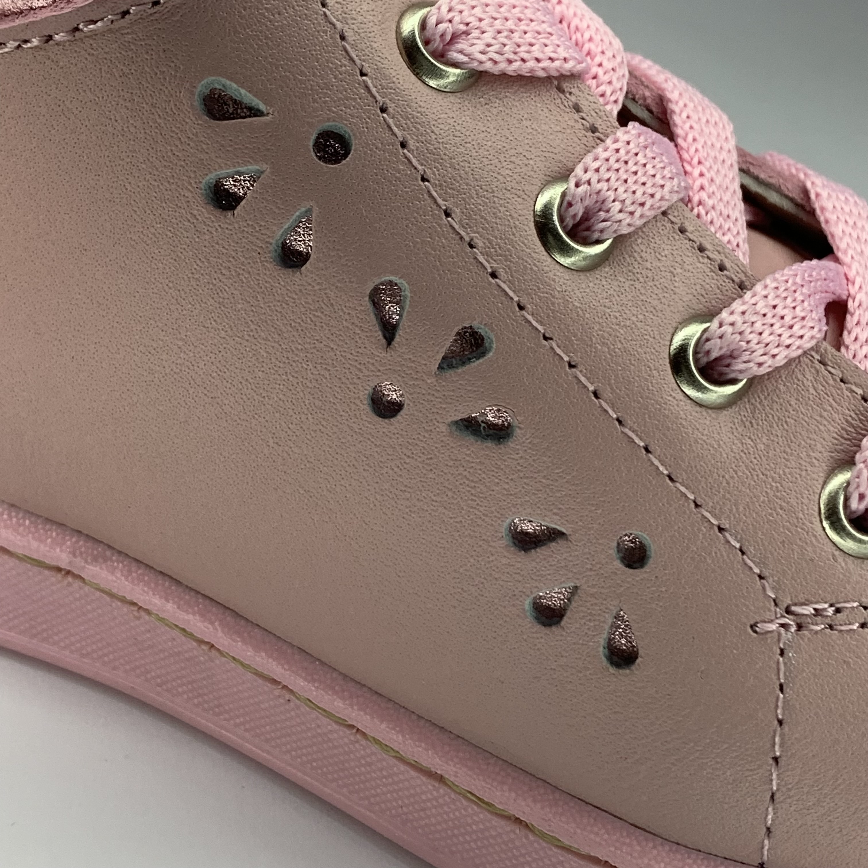 Tenis rosa para niña DOGI