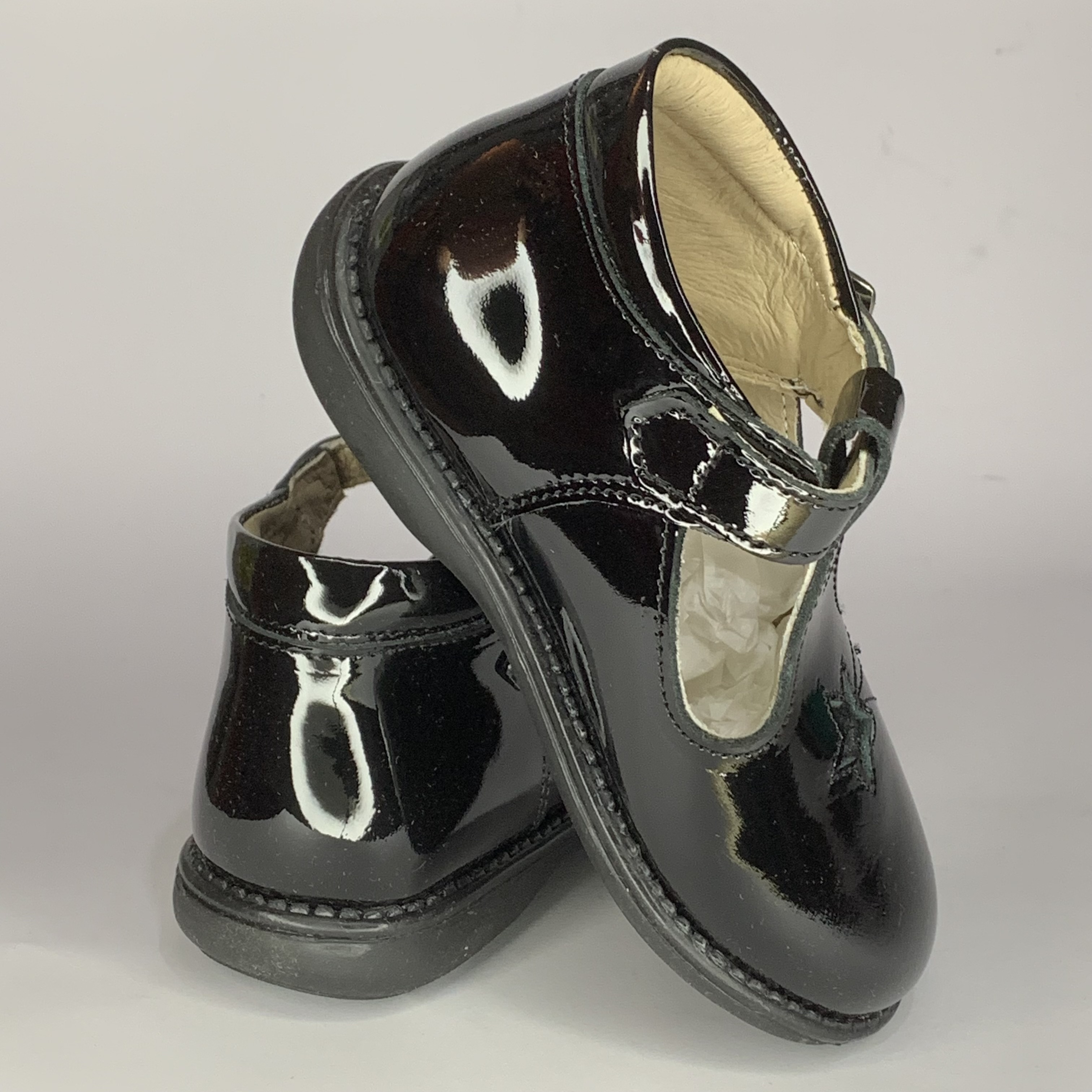 Zapatos charol negro DOGI