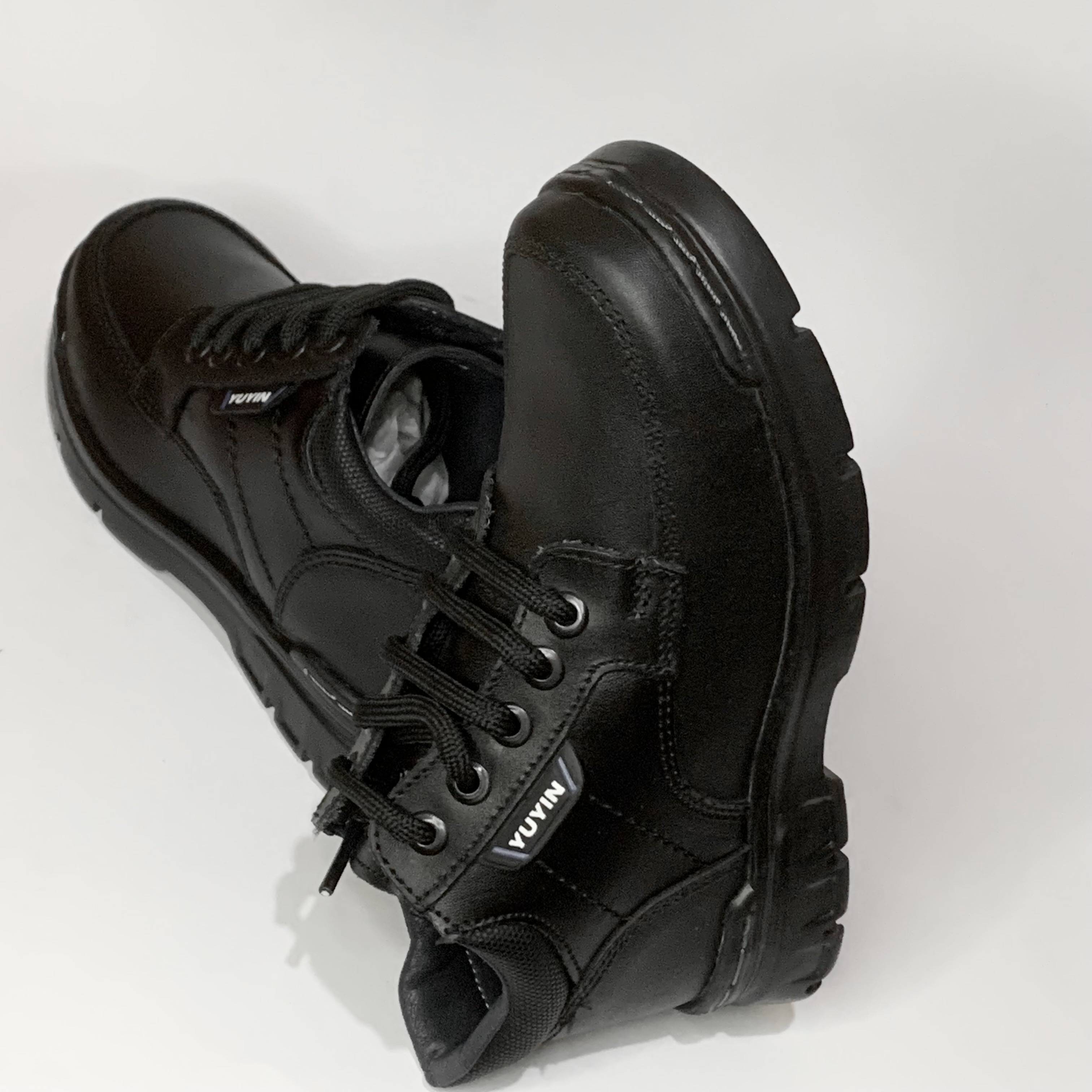 Bota escolar negra YUYIN