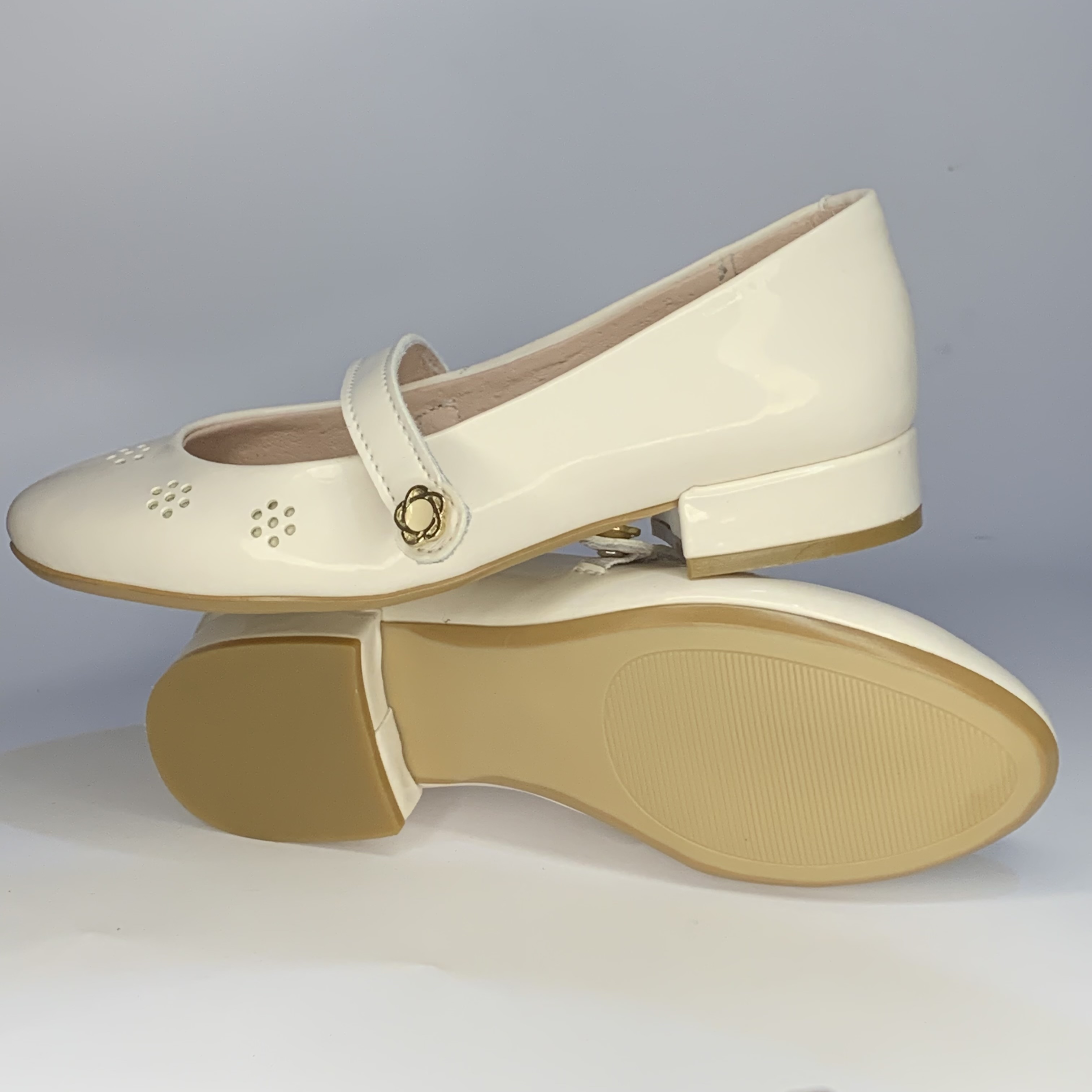 Zapatilla de charol hueso KARSTEN