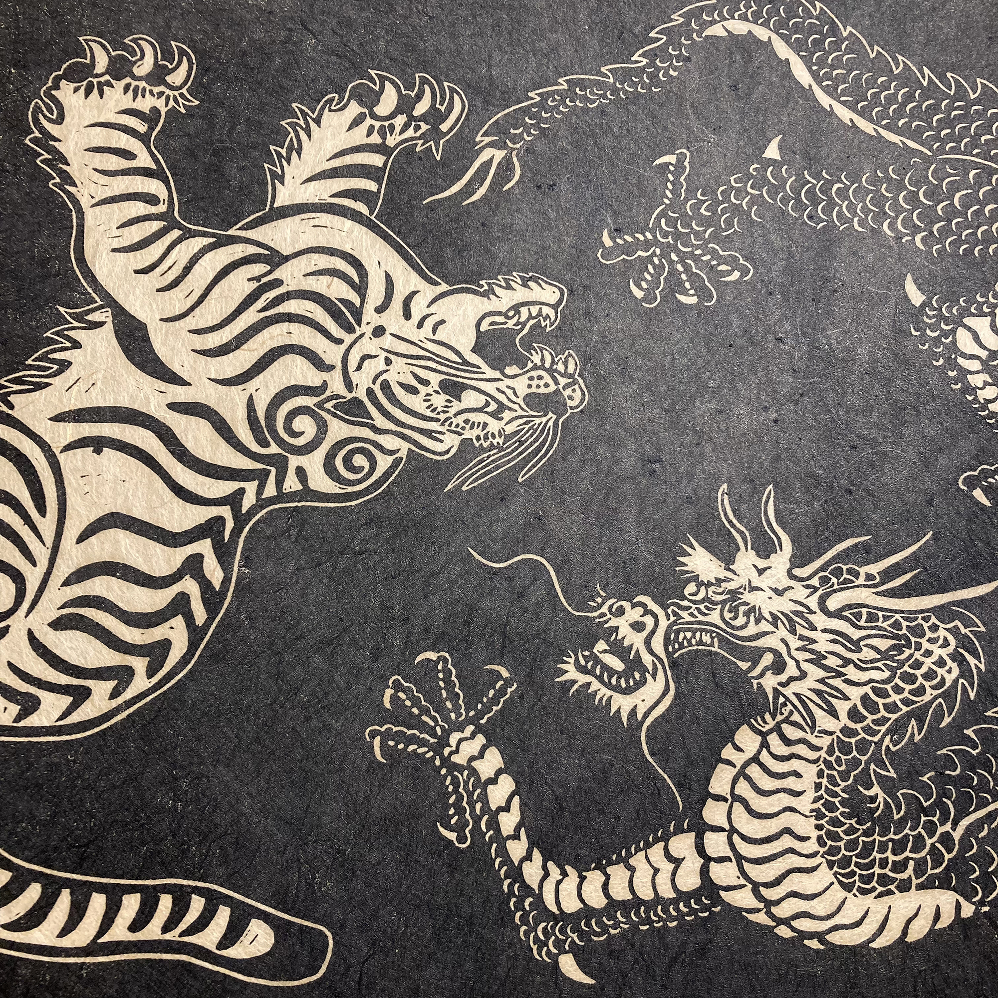 Linogravure « Le combat du tigre et du dragon »