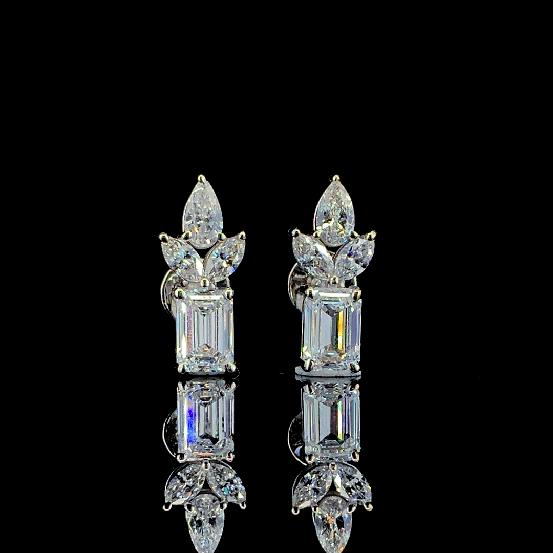 Elegant Diamond Earrings in Gold and CVD