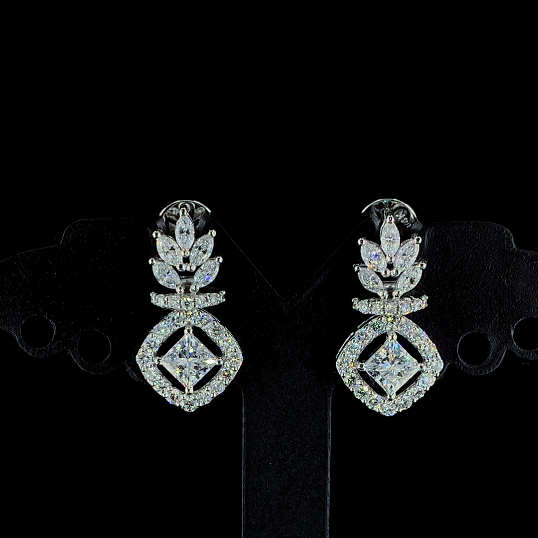 Elegant Drop Earrings in Gold and CVD