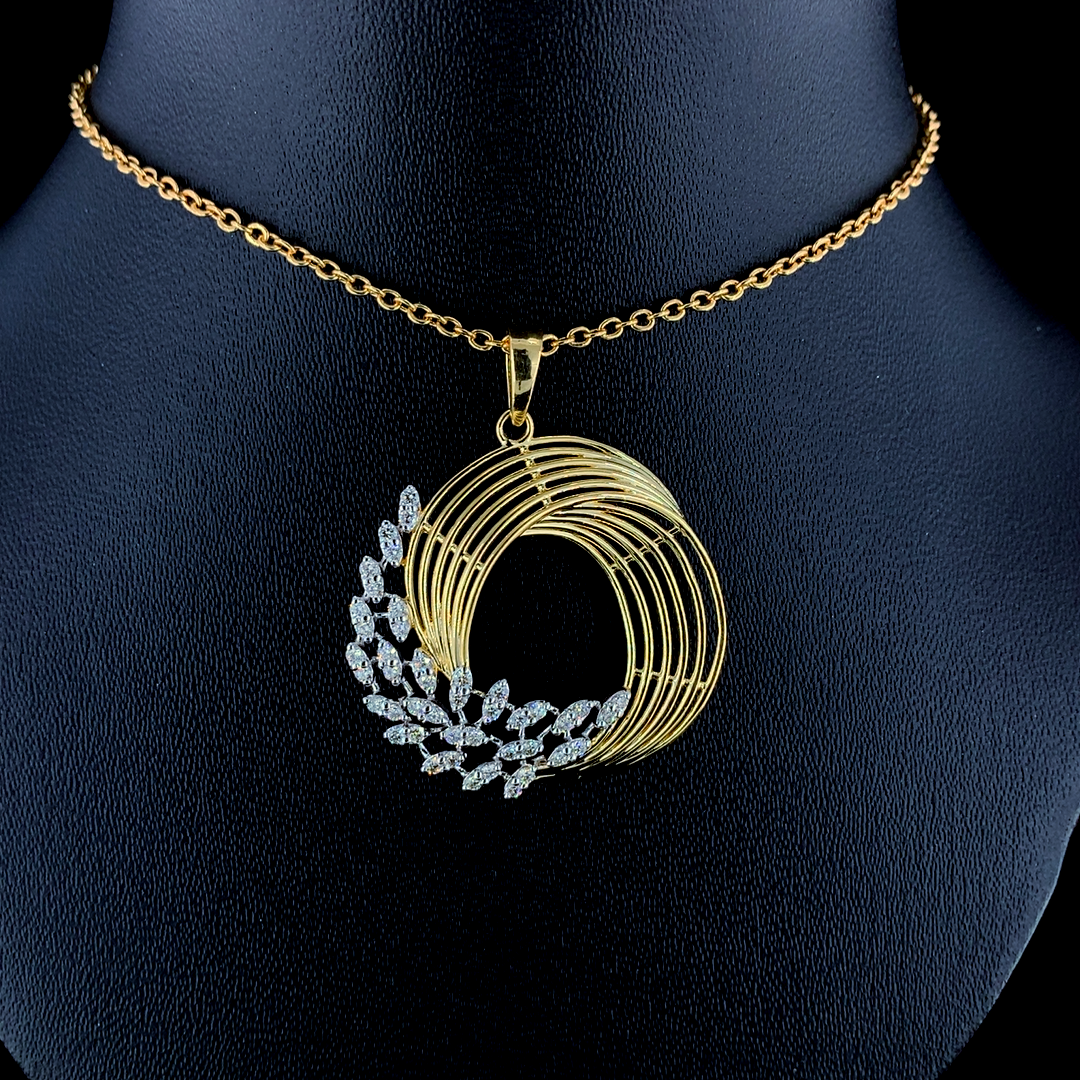Elegant Gold Pendant Necklace in Gold and CVD