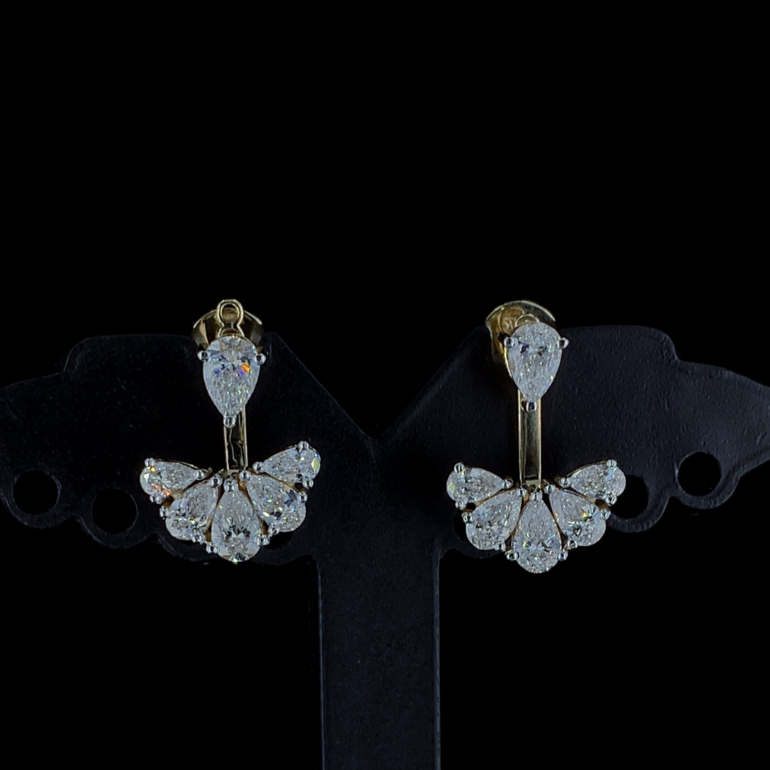 Elegant drop earrings in gold and  cvd