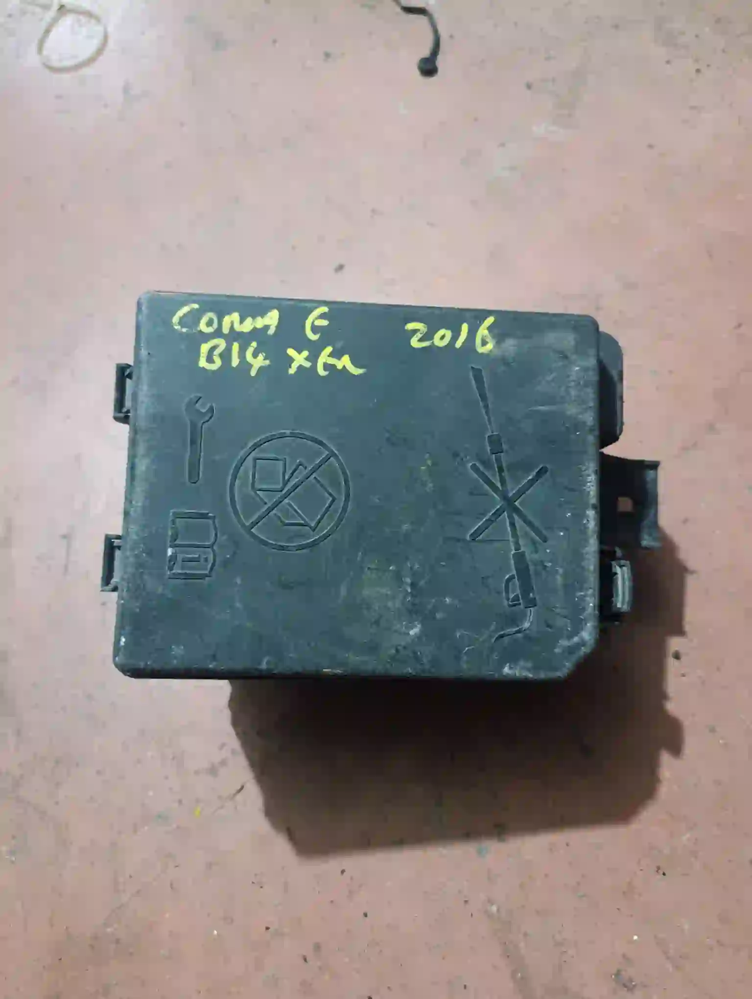 OPEL CORSA E SİGORTA KUTUSU