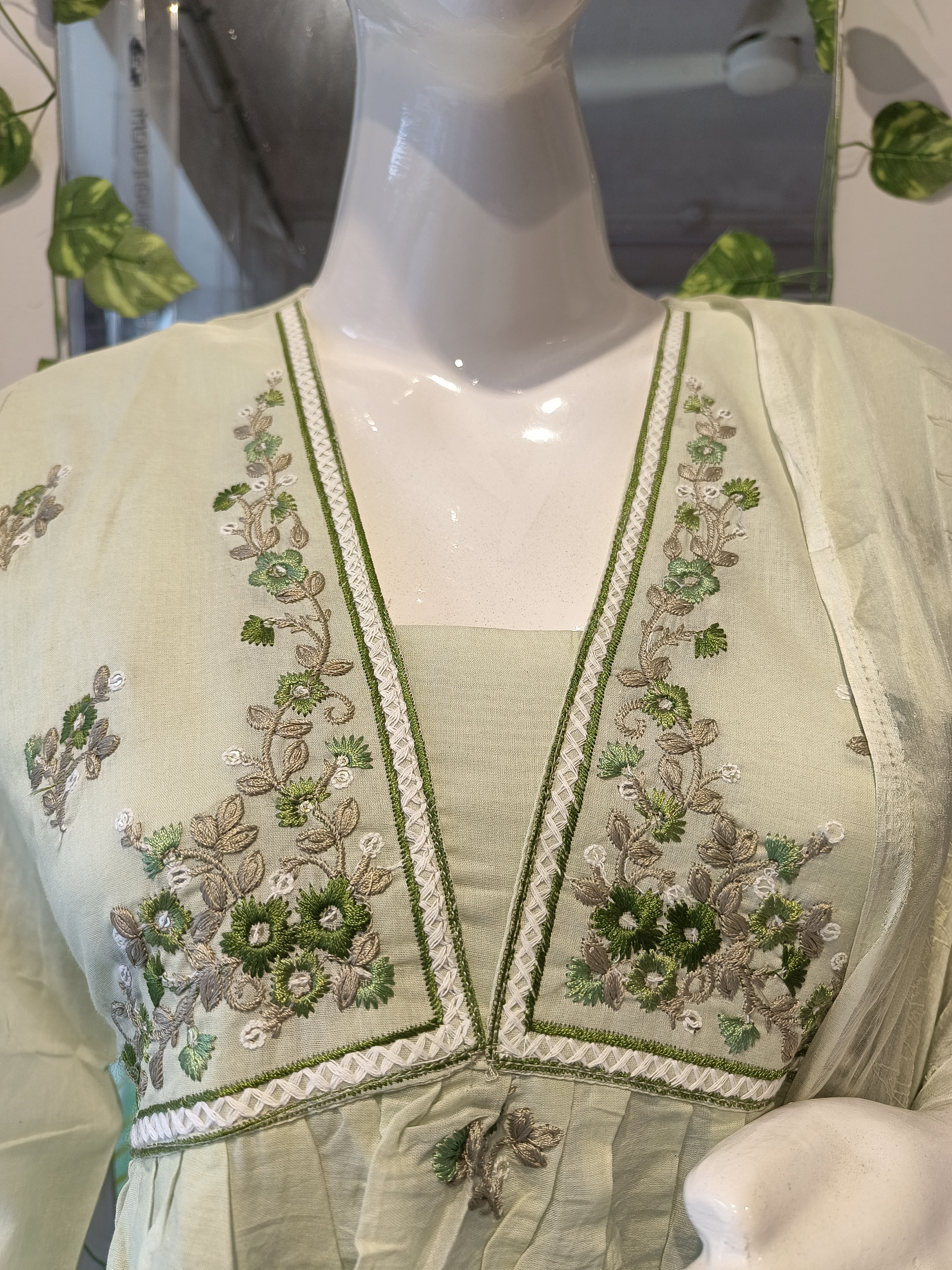 Pista Naira Kurta Set