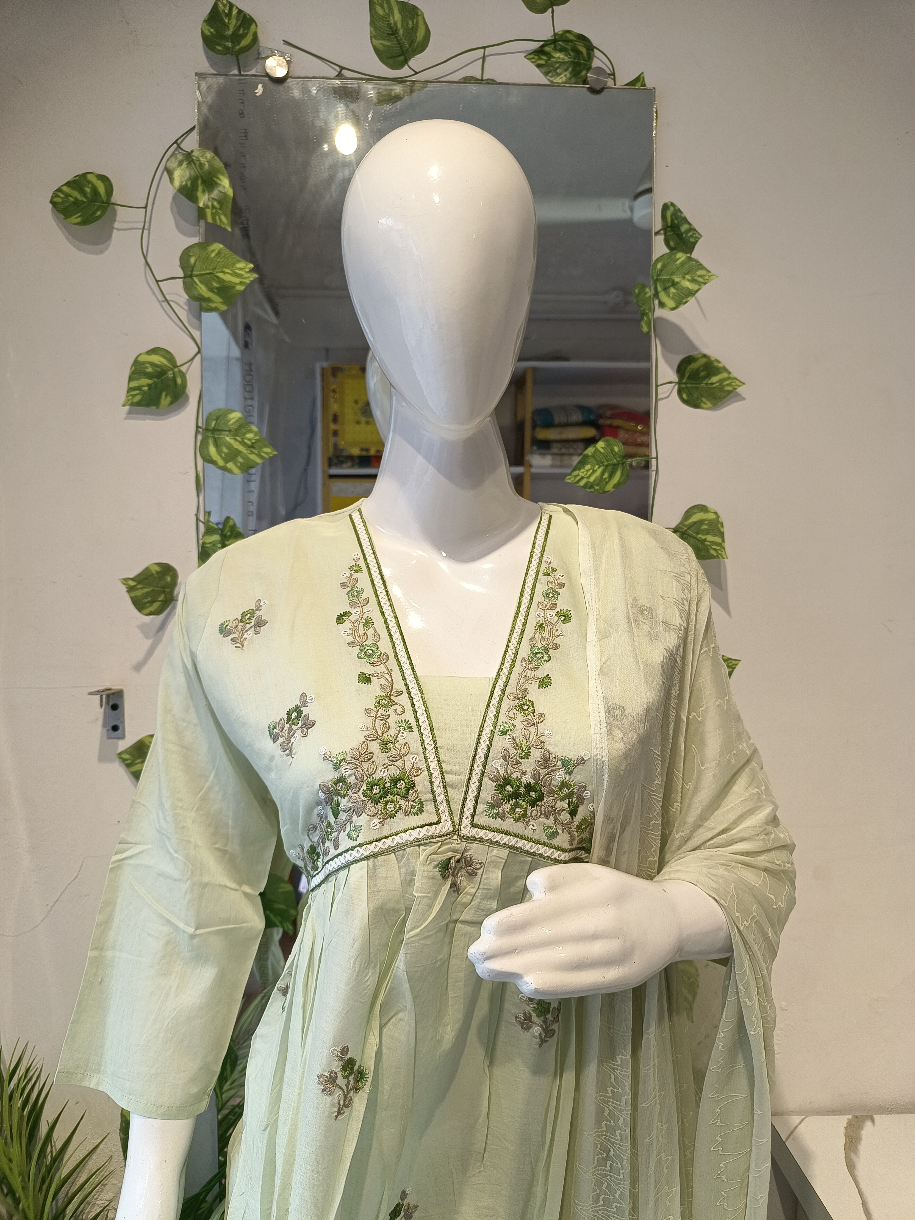 Pista Naira Kurta Set