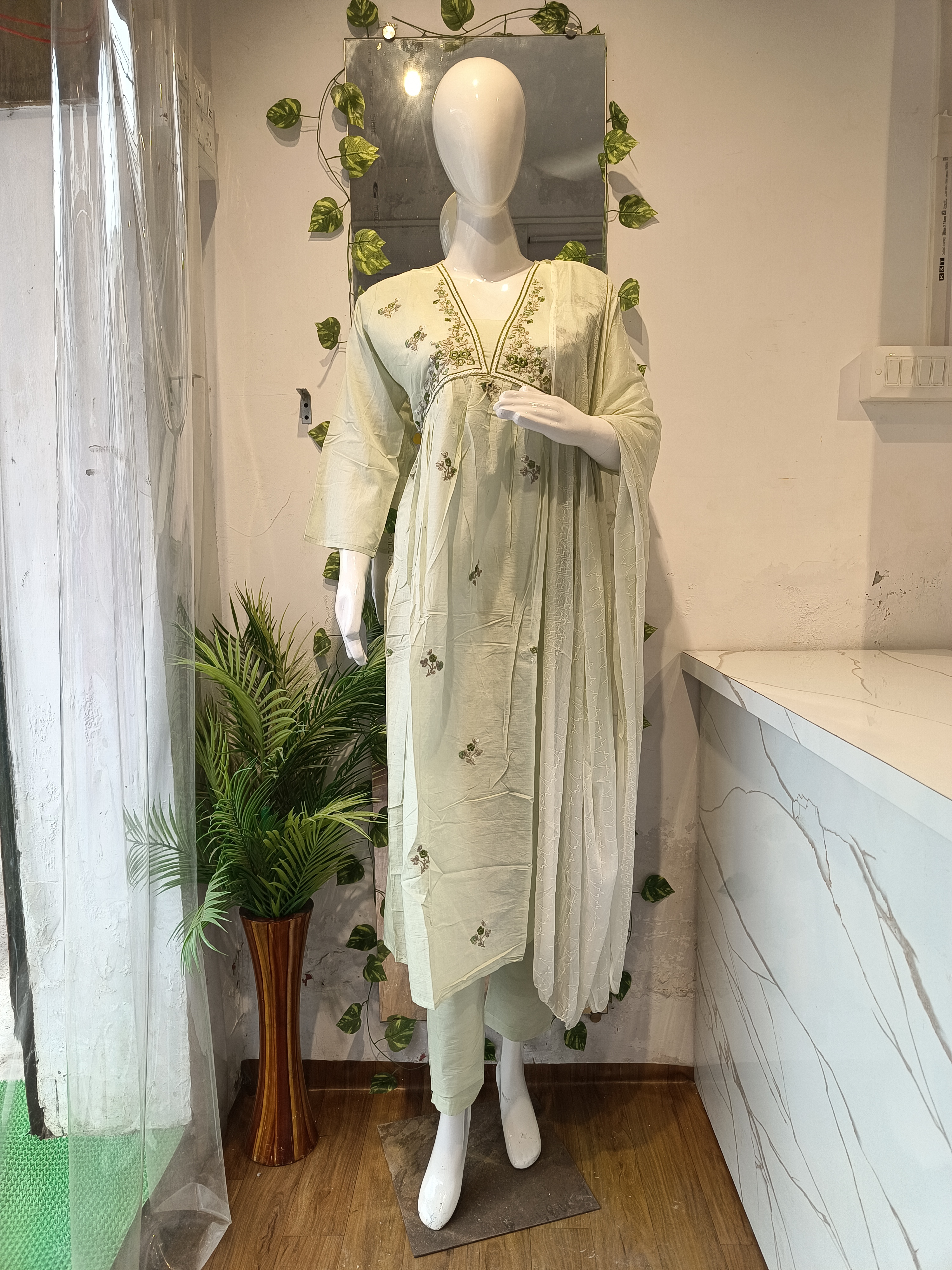 Pista Naira Kurta Set