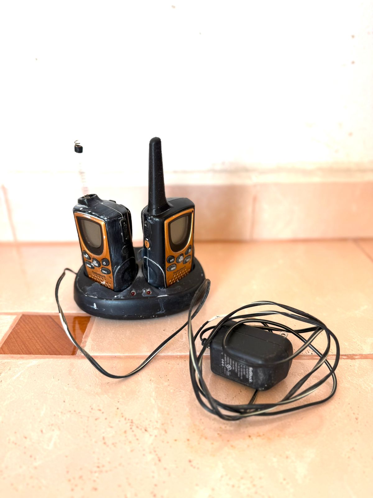 Radio Shack 21-1926 Negro y Oro