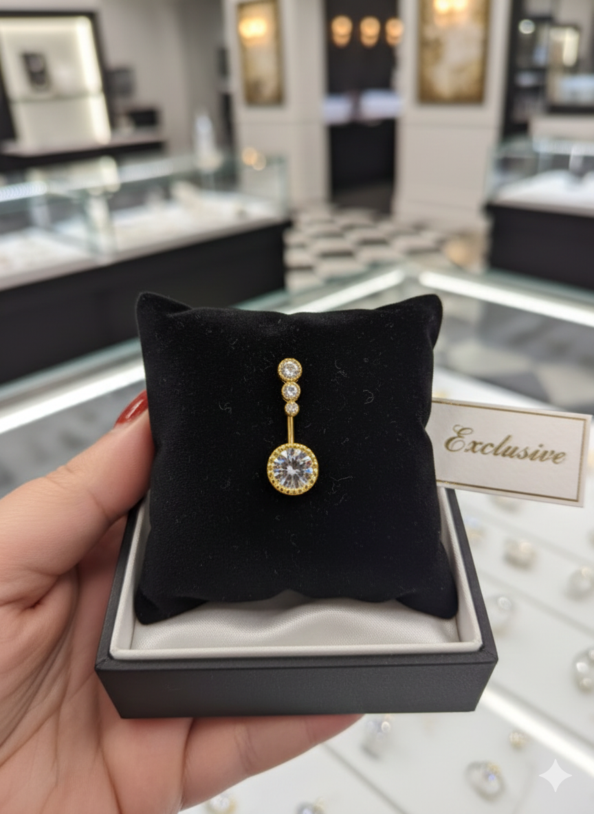 Piercing de nombril doré avec strass