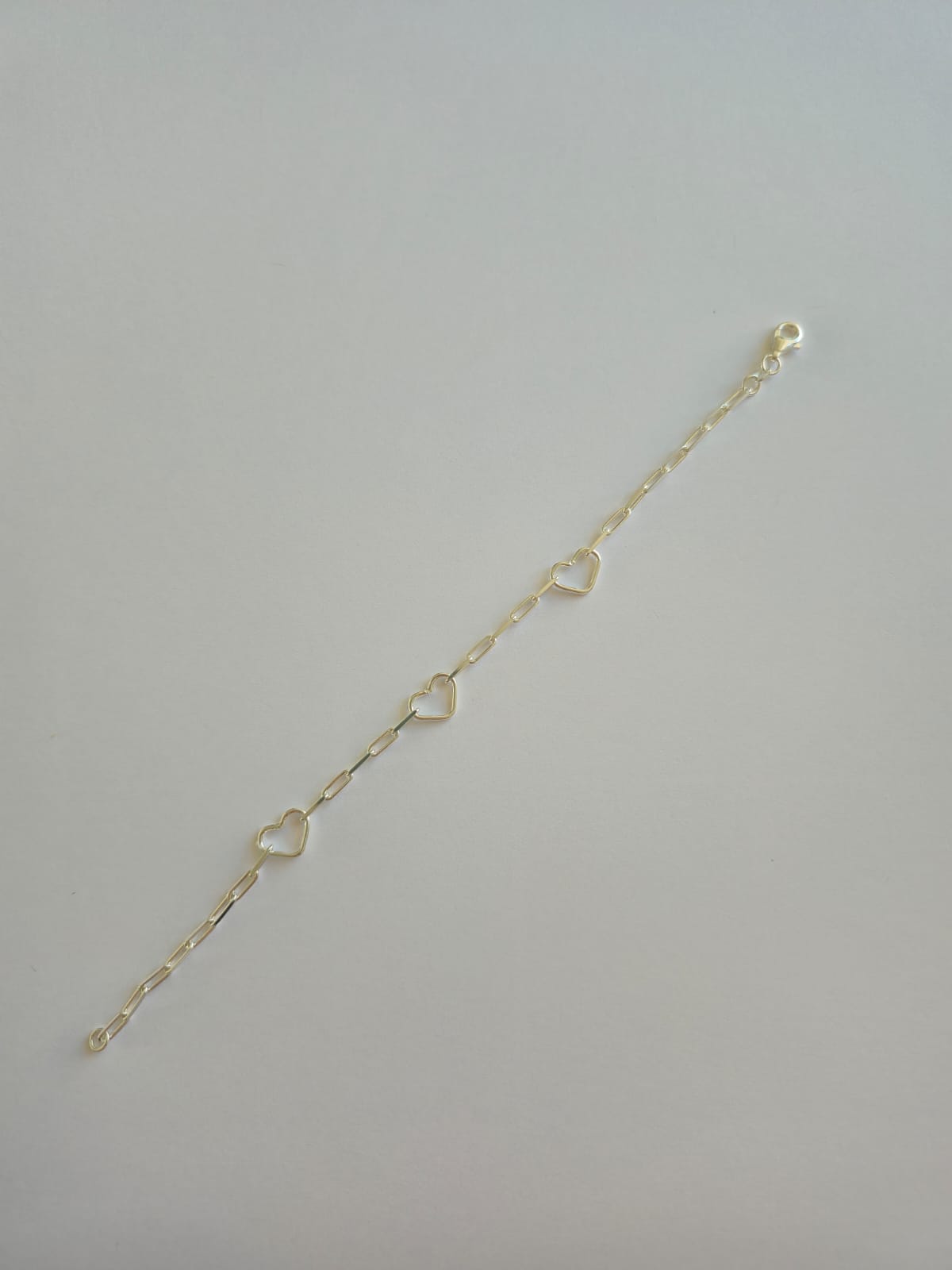 Pulsera con 3 corazones