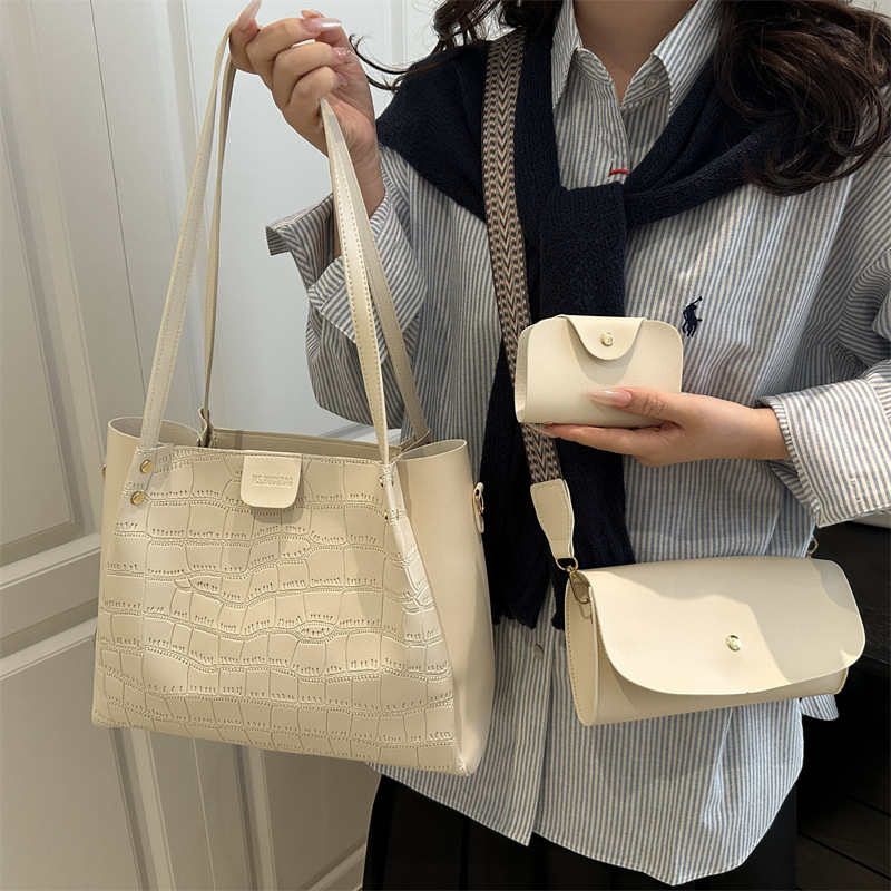 Elegant white Color Handbag Set