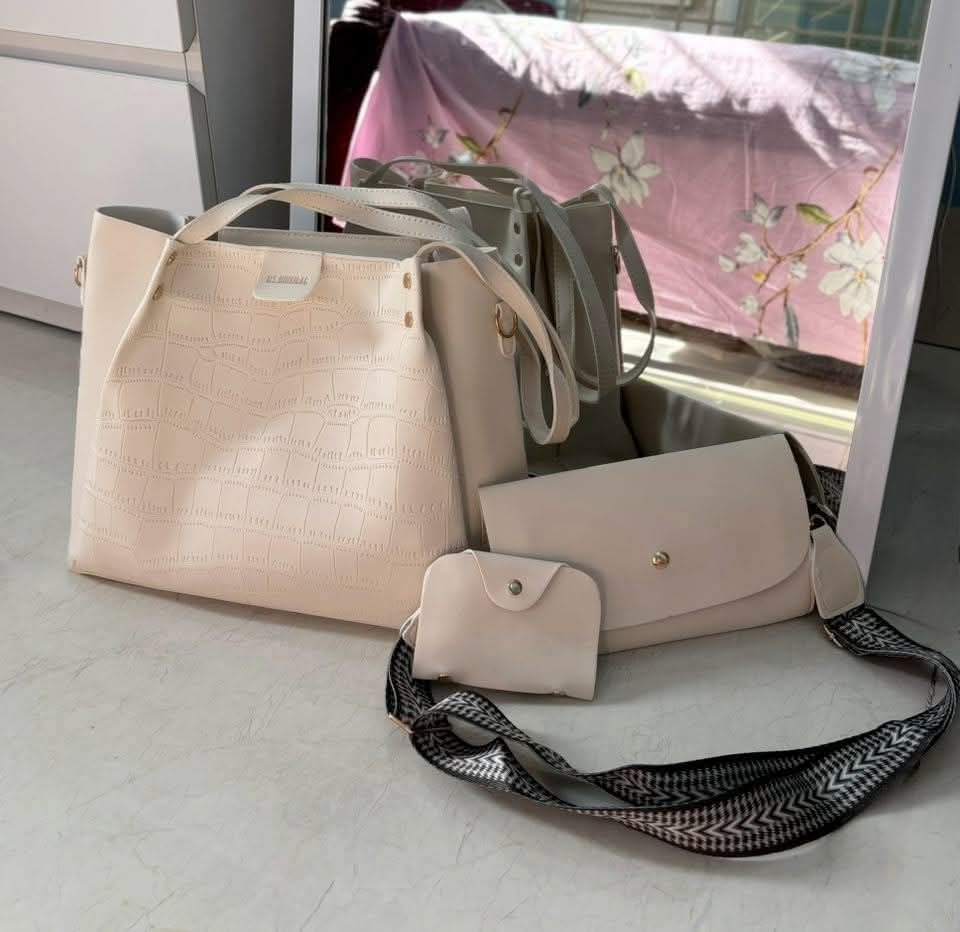 Elegant white Color Handbag Set