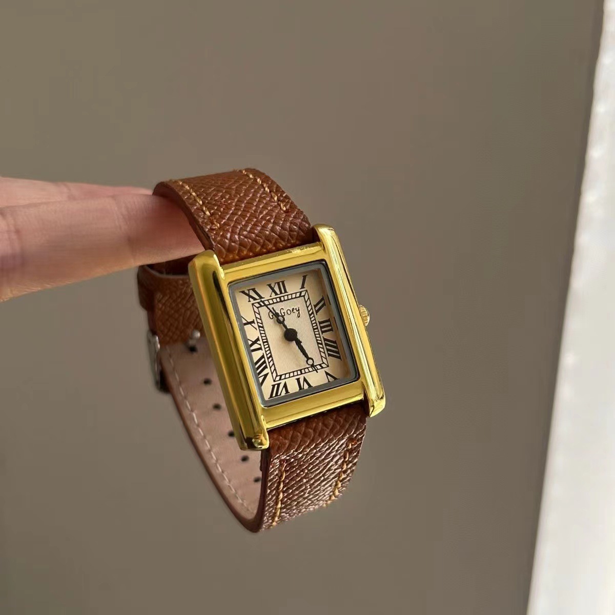 Gogoey Leather Strap Watch