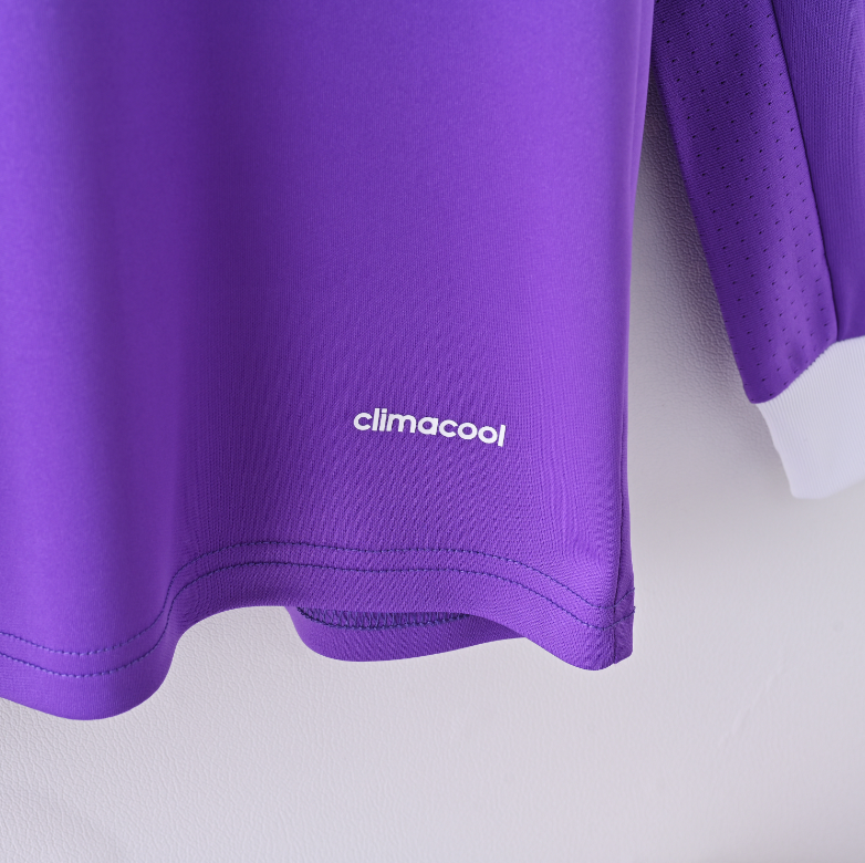 Camiseta de fútbol Real Madrid morada