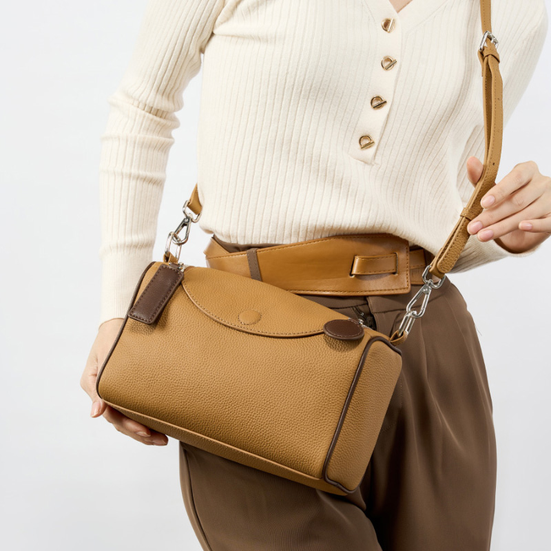 Elegant Tan Leather Shoulder Bag