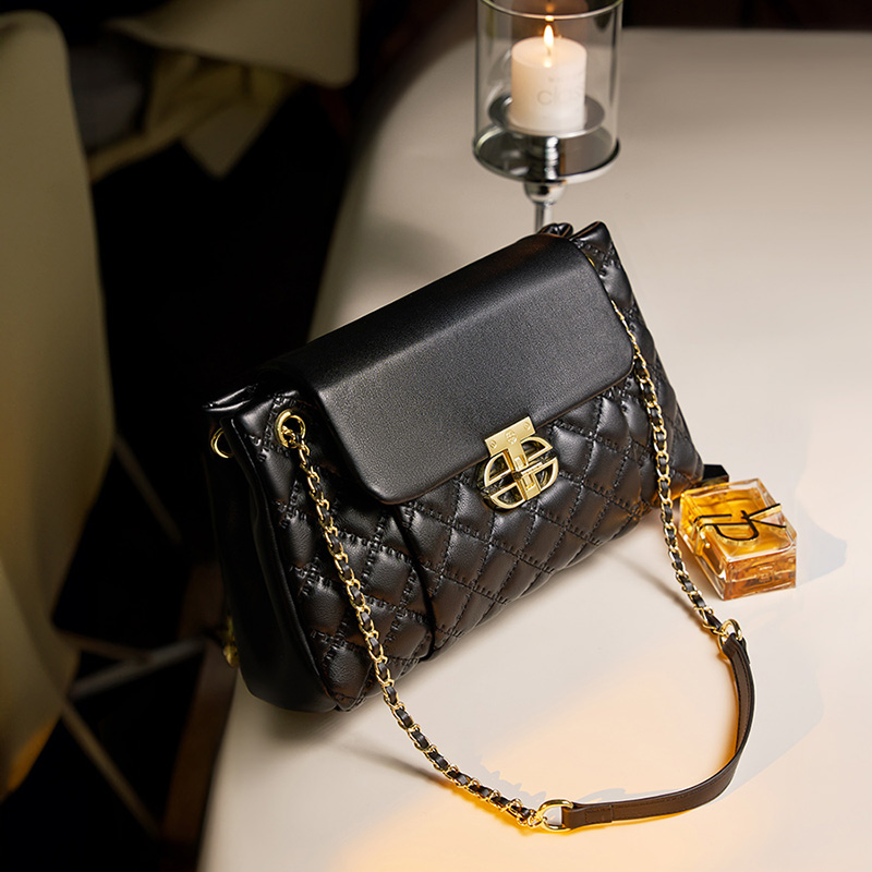 Elegant Quilted Shoulder Bag