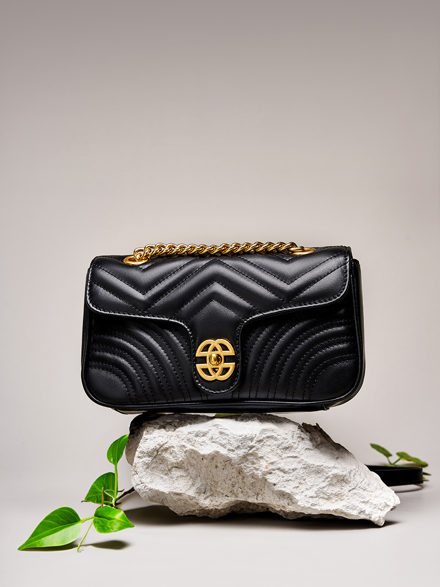 Elegant Quilted Leather Shoulder Bag